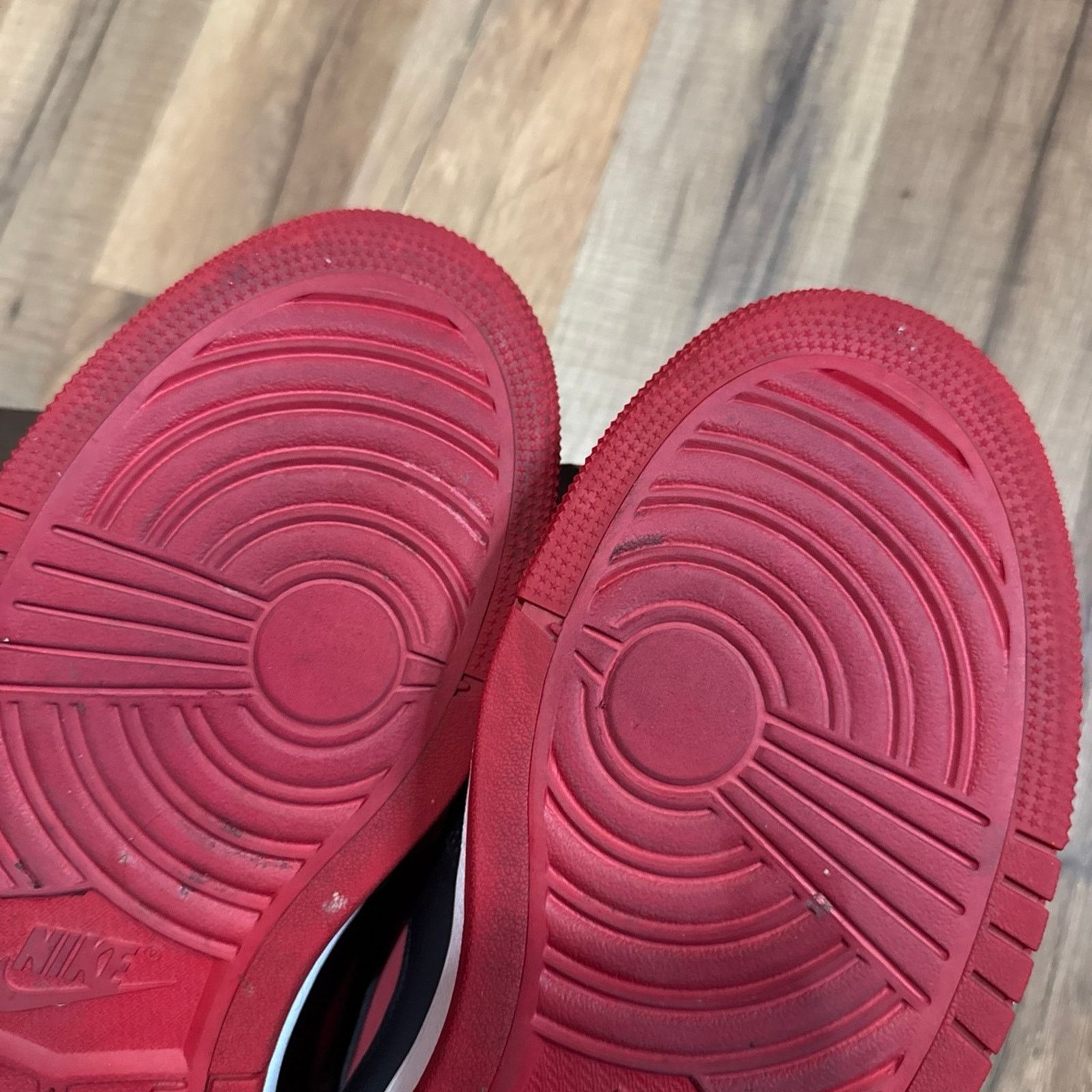 Nike Jordan 1 Zoom CMFT Black University Red Bred Size US 9.5 / EU 42-43 - 9 Thumbnail