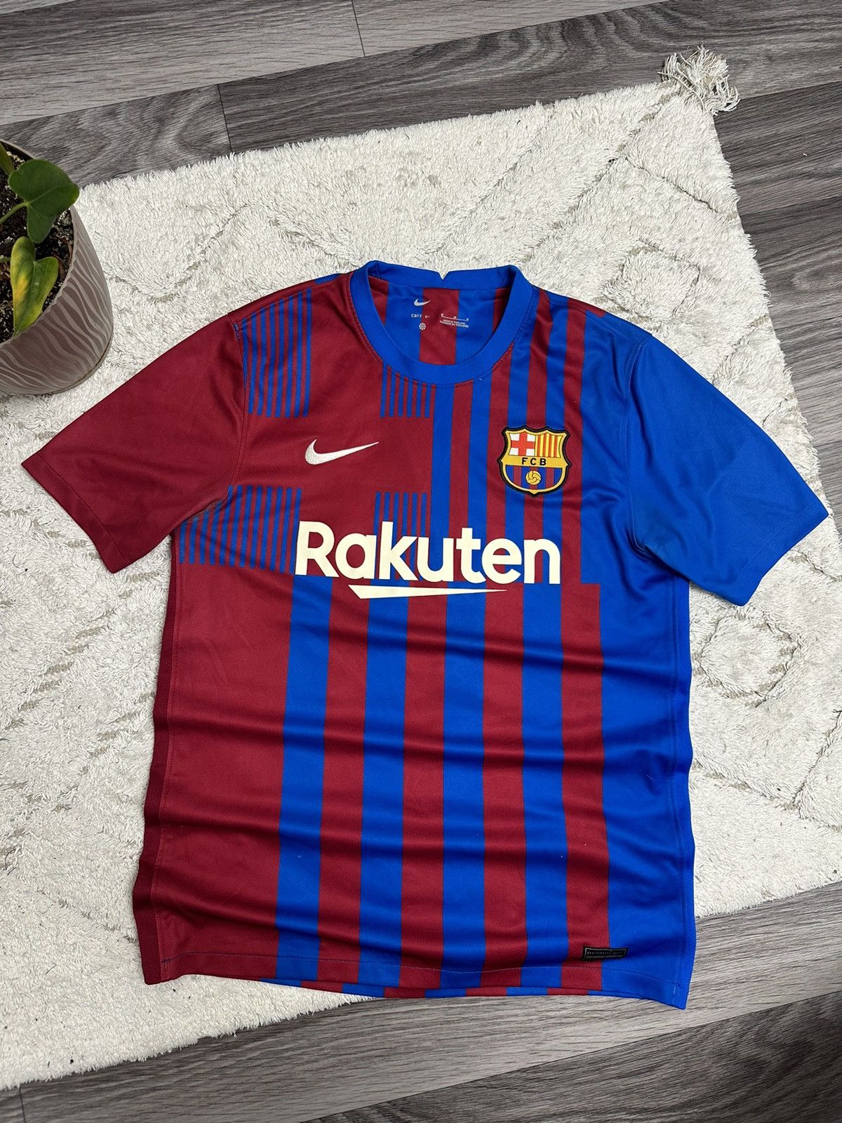 Nike Nike Barcelona 2021-2022 Home Football Jersey Rakuten Hype Size US M / EU 48-50 / 2 - 2 Thumbnail