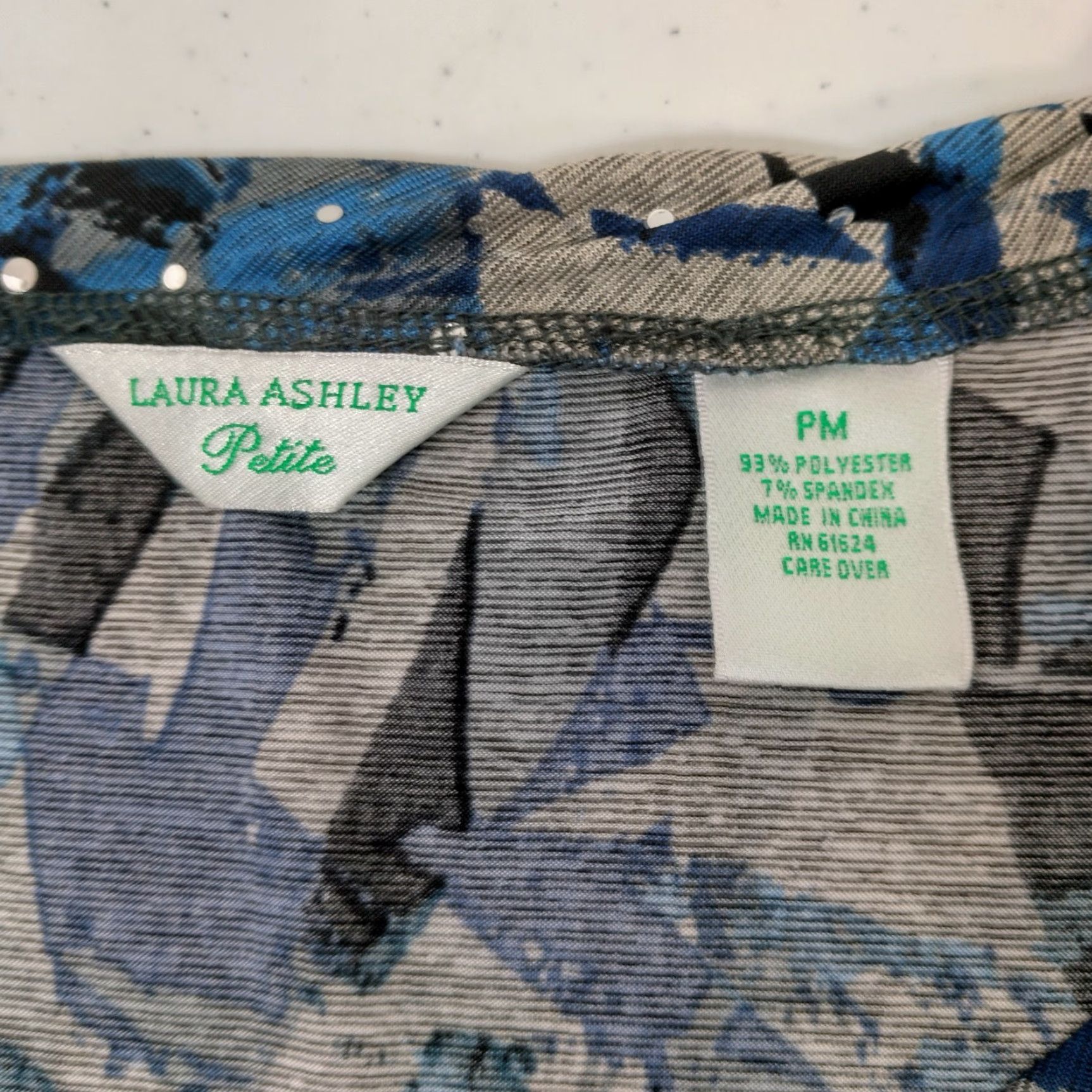 Laura Ashley Laura Ashley Shirt PM Blue Gray Abstract Sequin Stretch 3/4 Sleeve Womens Petite Top Size M / US 6-8 / IT 42-44 - 5 Thumbnail