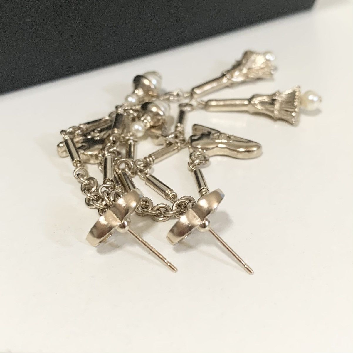 Chanel Chanel gold king dangly Pearl charm earrings Size ONE SIZE - 7 Thumbnail