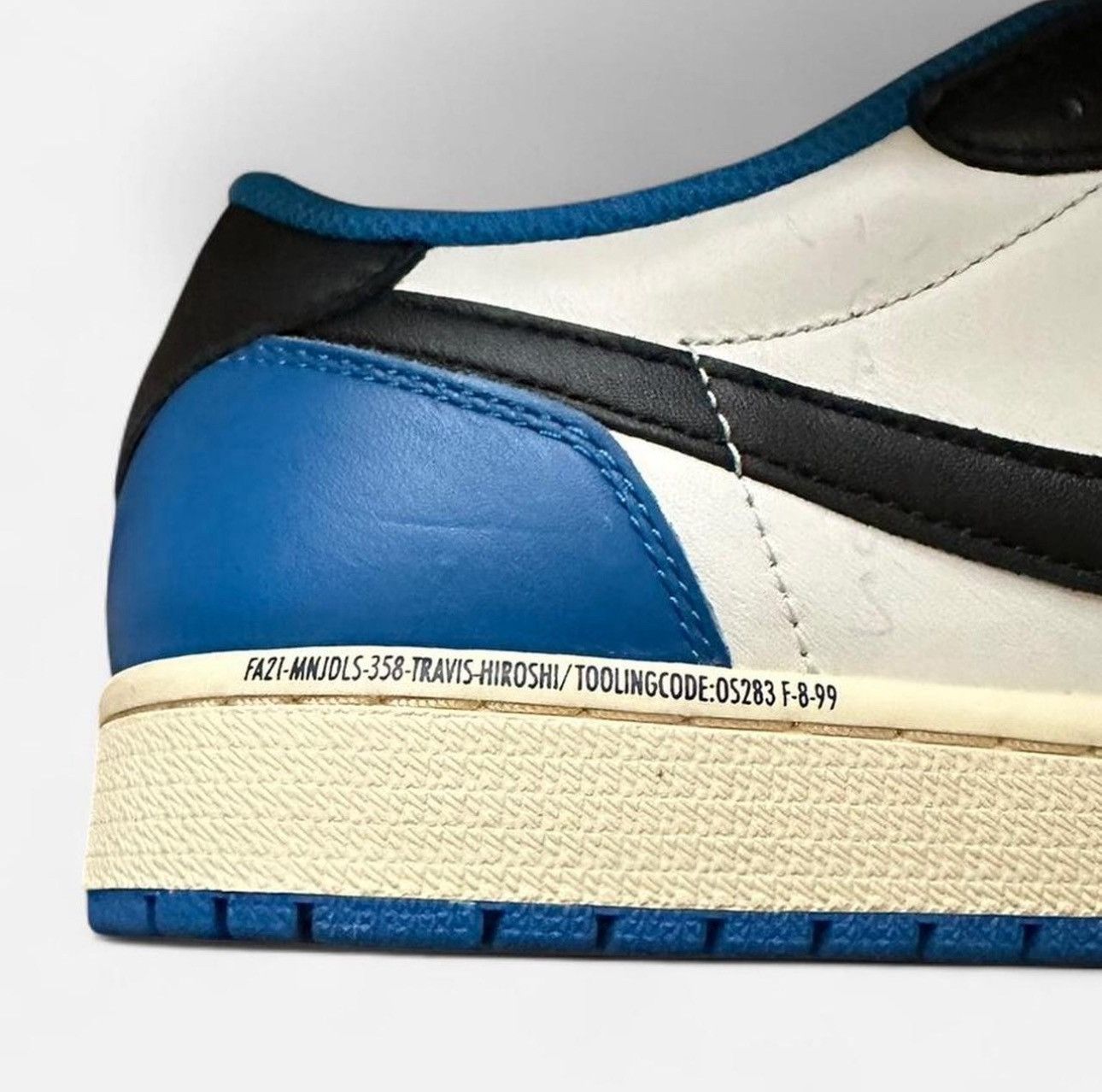 Fragment Design × Nike × Travis Scott Travis Scott Fragment Jordan 1 low Size US 10 / EU 43 - 4 Thumbnail