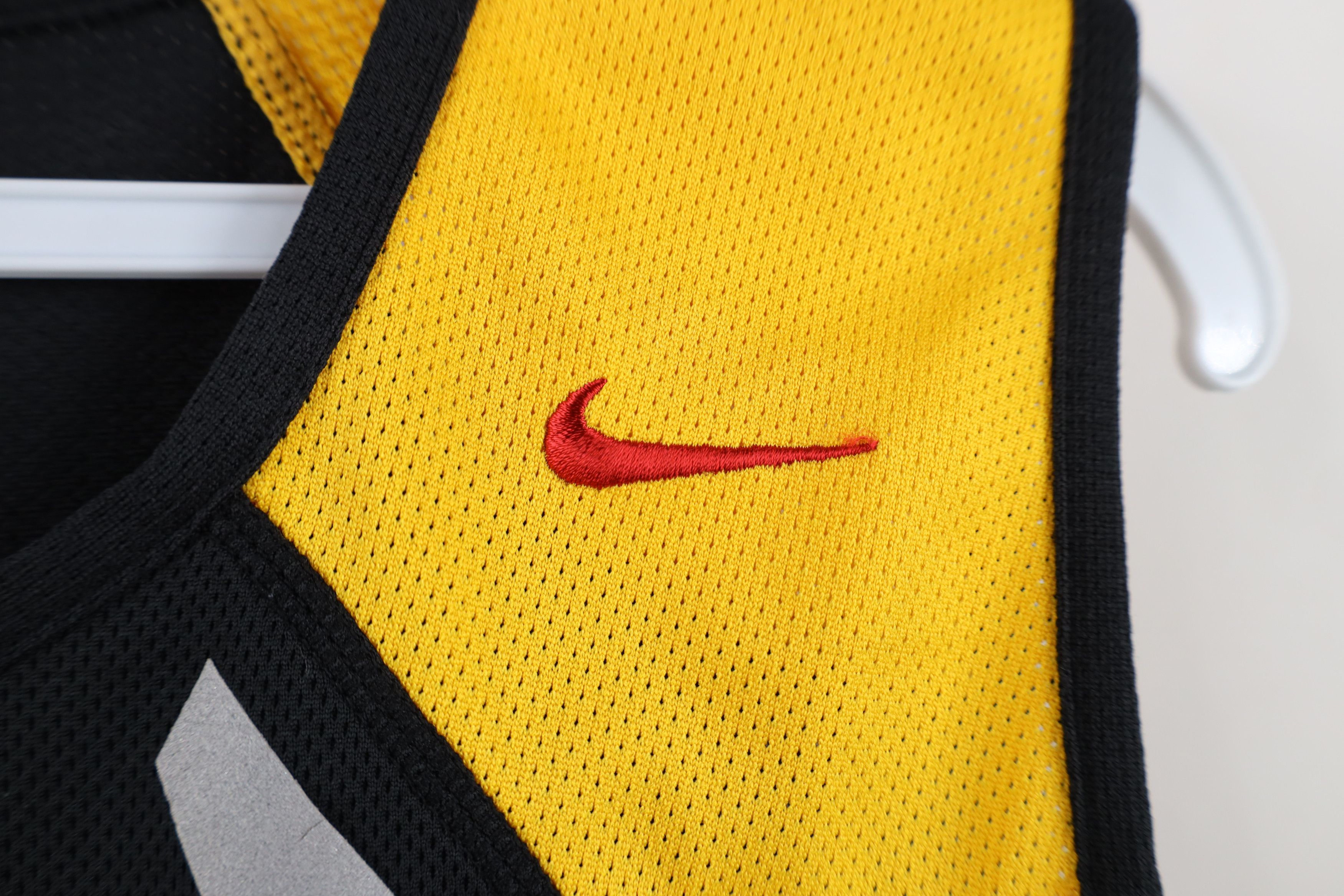 Nike Vintage Nike Mini Swoosh Reflective Tank Top Singlet Jersey Size US L / EU 52-54 / 3 - 4 Thumbnail