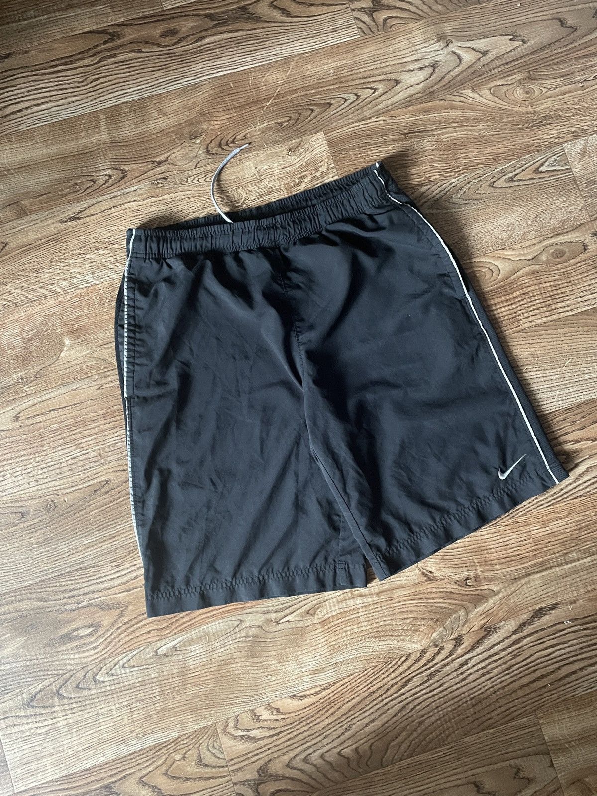 Nike Vintage Nike shorts streetwear swoosh casual y2k size M Size US 32 / EU 48 - 2 Thumbnail