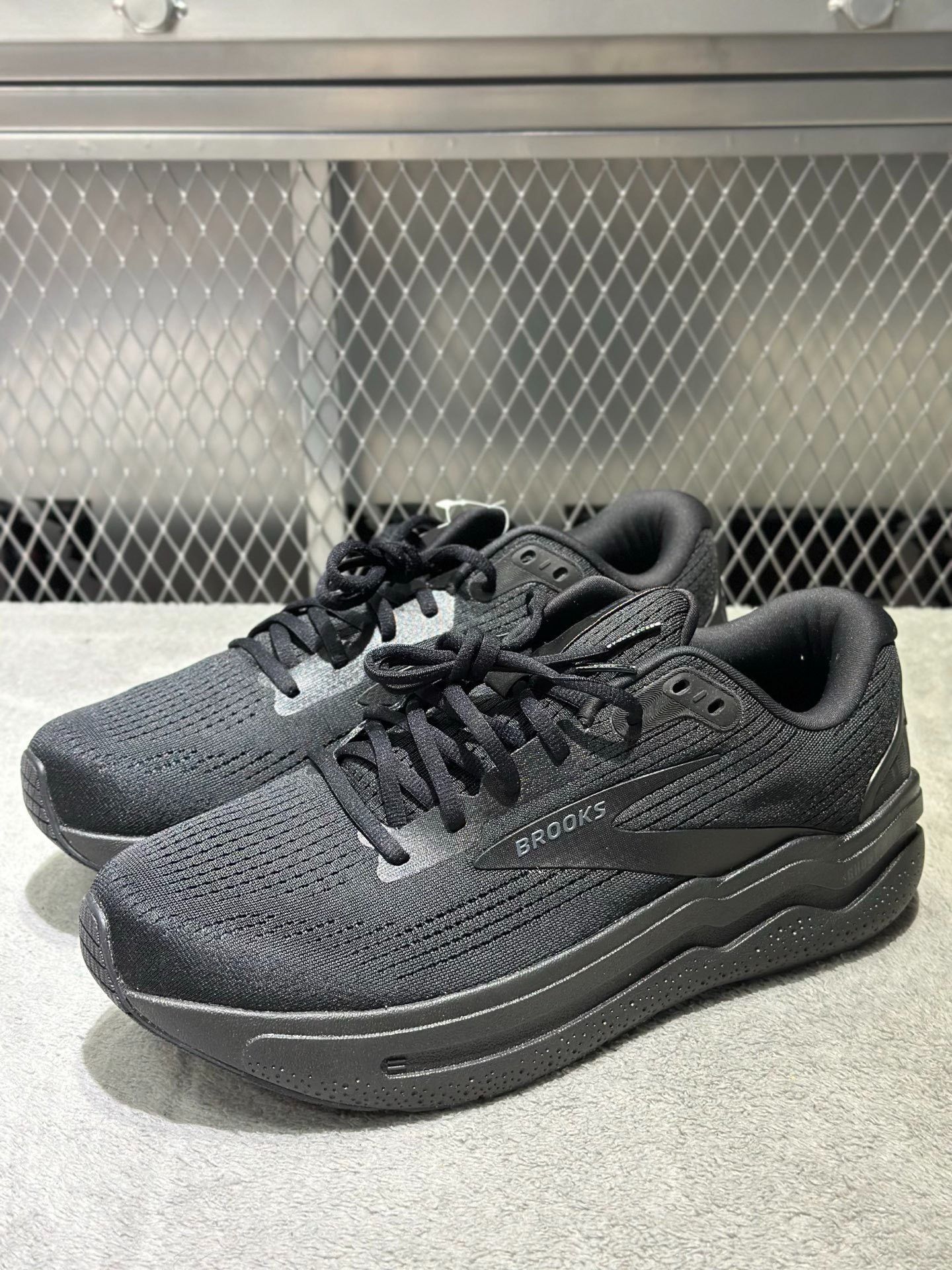 Other MAX 2 Black Lowtop Sneakers M Men Size US 10 / EU 43 - 1 Thumbnail