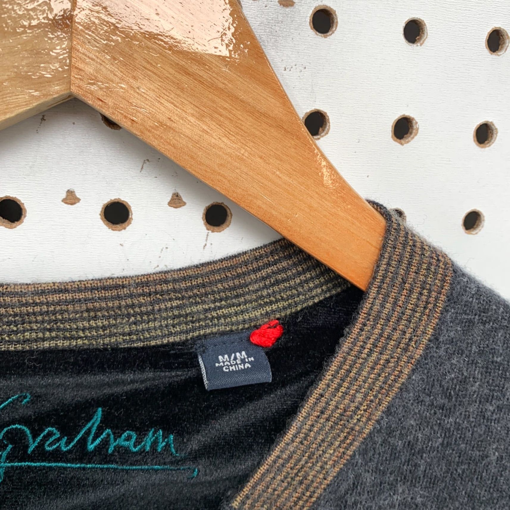 Robert Graham Robert Graham Merino Wool Sweater Mens Medium Gray Long Sleeve V-Neck Pullover M Knit 21.5x25 Size M / US 6-8 / IT 42-44 - 7 Thumbnail