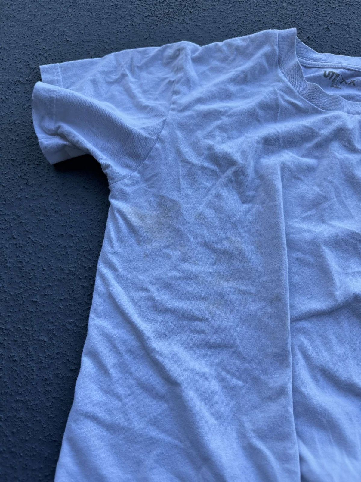 Kaws × Vintage Sick Streetwear White and Blue Uniqlo Kaws Shirt Size US S / EU 44-46 / 1 - 3 Thumbnail