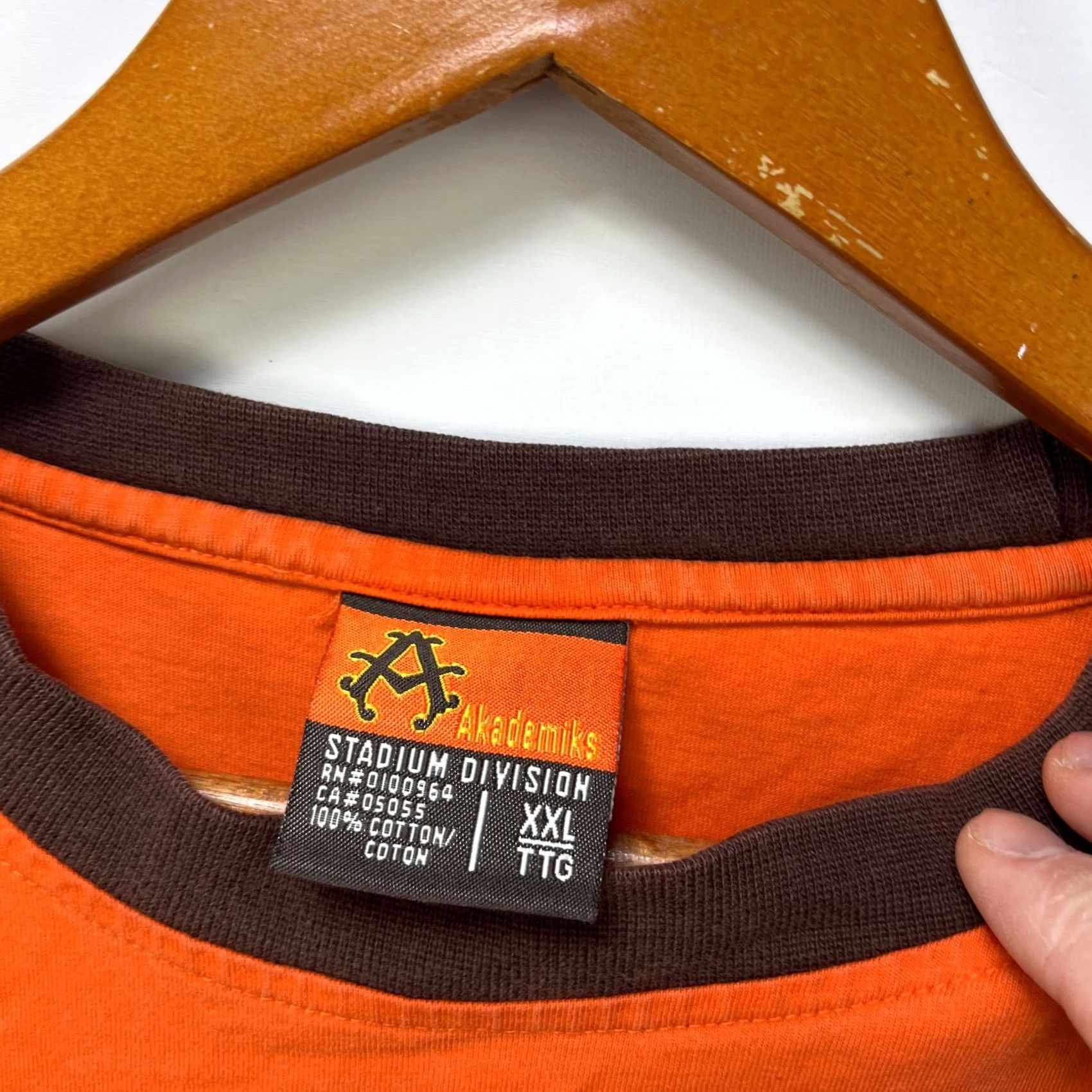 Akademiks VINTAGE Akademiks T-Shirt 2XL Men Orange 90s Hip Hop Stadium Graphic Print Short Sleeve Crew Neck Matte Finish Logo Embroidered 2000-2009 Size US XXL / EU 58 / 5 - 6 Thumbnail