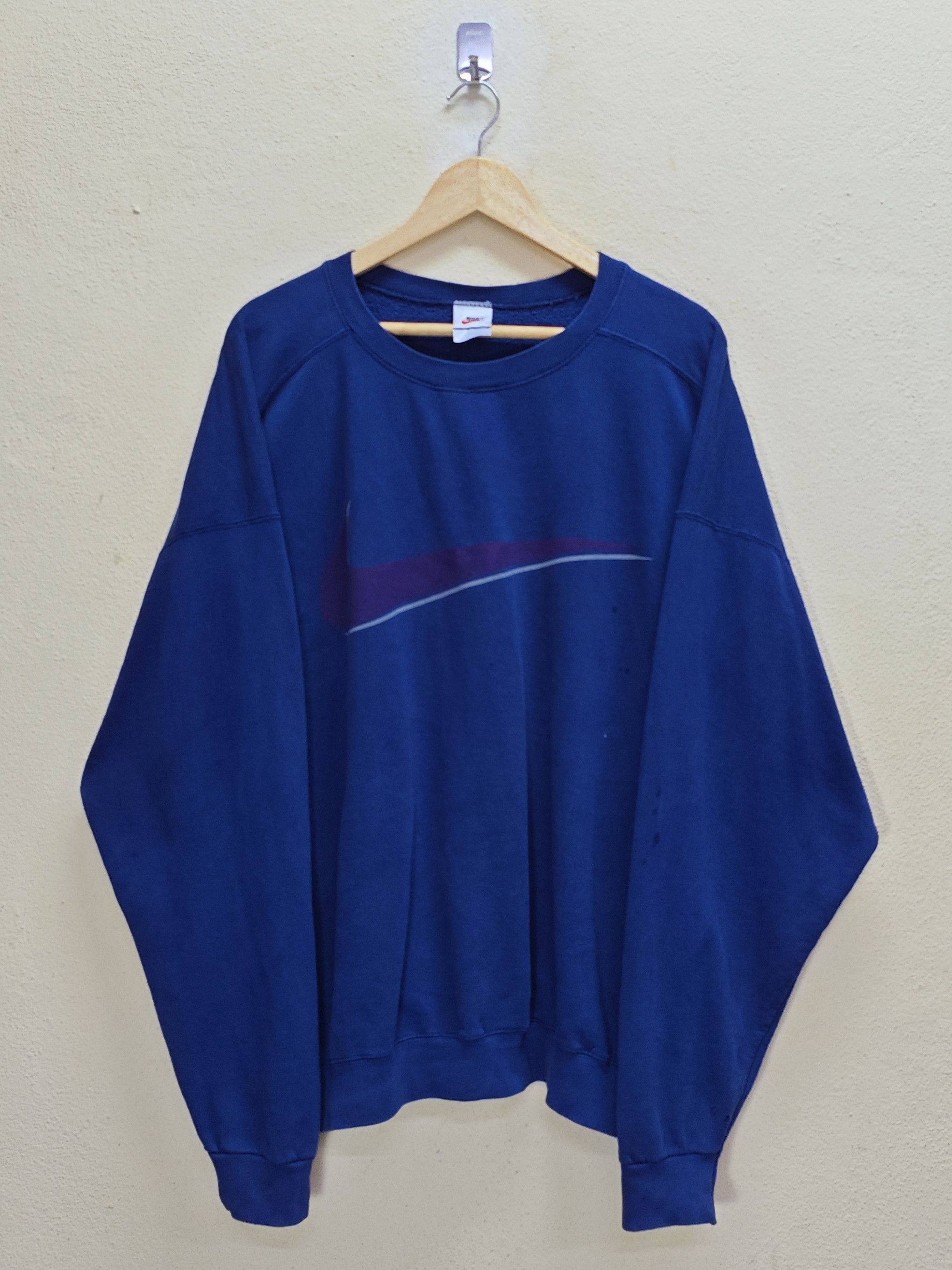 Nike 90s Vintage NIKE Swoosh USA Made Oversized Navy Sweatshirt Size US L / EU 52-54 / 3 - 1 Thumbnail