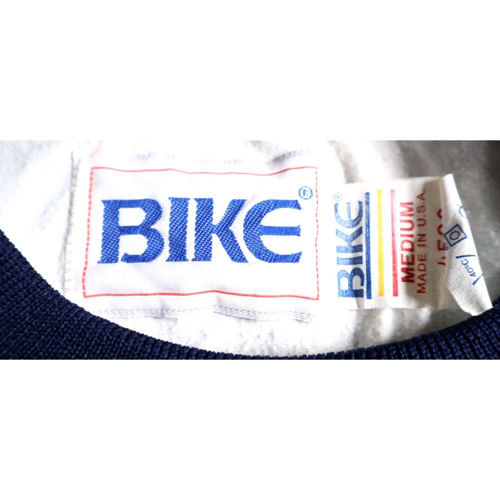 Vintage VINTAGE Bike Athletic Windbreaker Jacket Adults Medium Blue USA Print Pullover Lined 90s Sports Mens Jackets Size US M / EU 48-50 / 2 - 3 Thumbnail