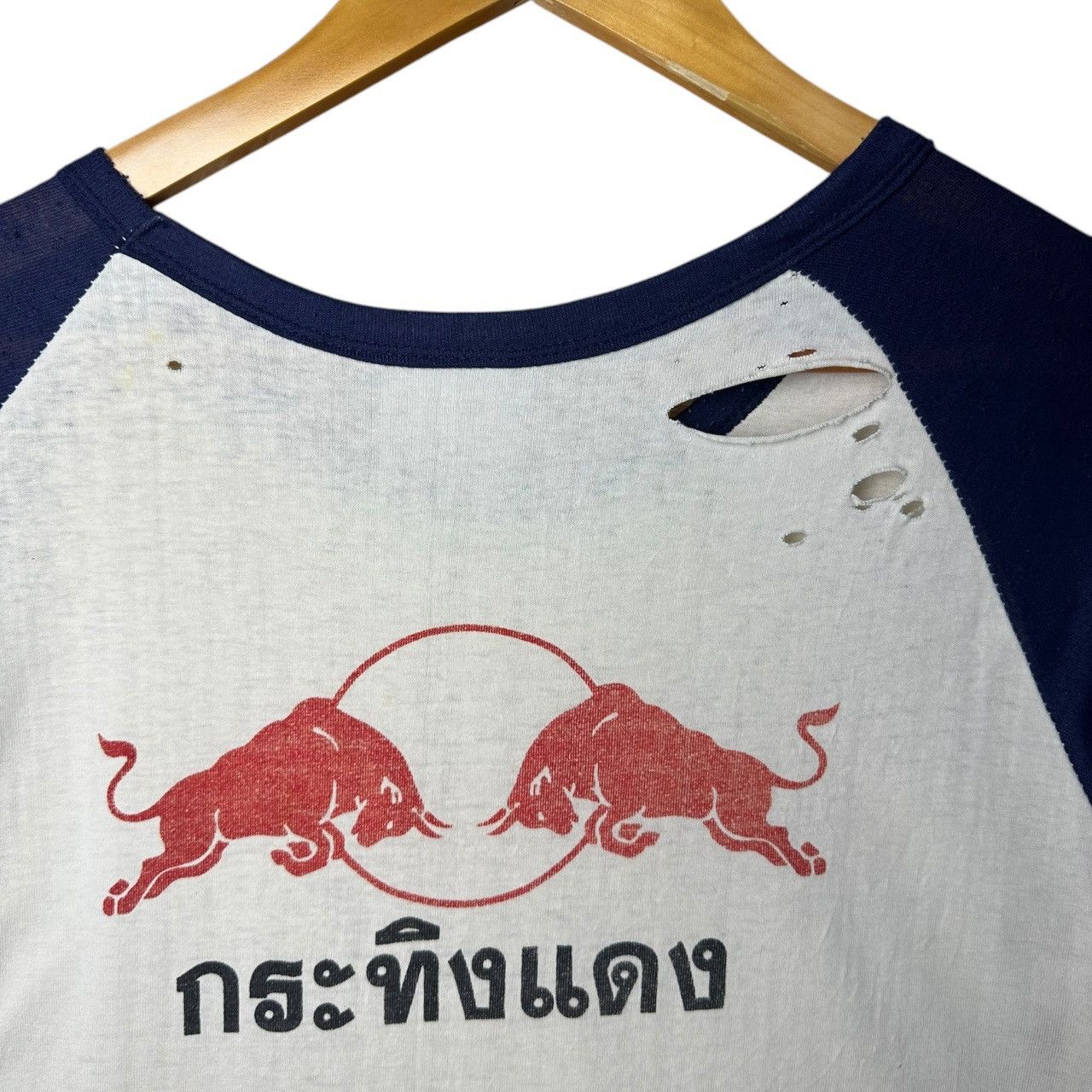 Red Bull × Vintage Vintage Red Bull Thailand Spell Out Tee Big Logo Size US S / EU 44-46 / 1 - 9 Thumbnail