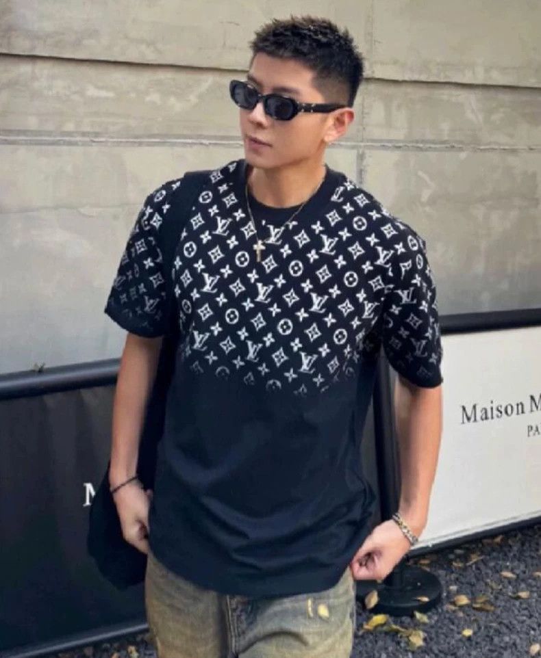 Louis Vuitton Louis Vuitton 24 new navy blue full logo gradient short sle Size US XL / EU 56 / 4 - 7 Thumbnail