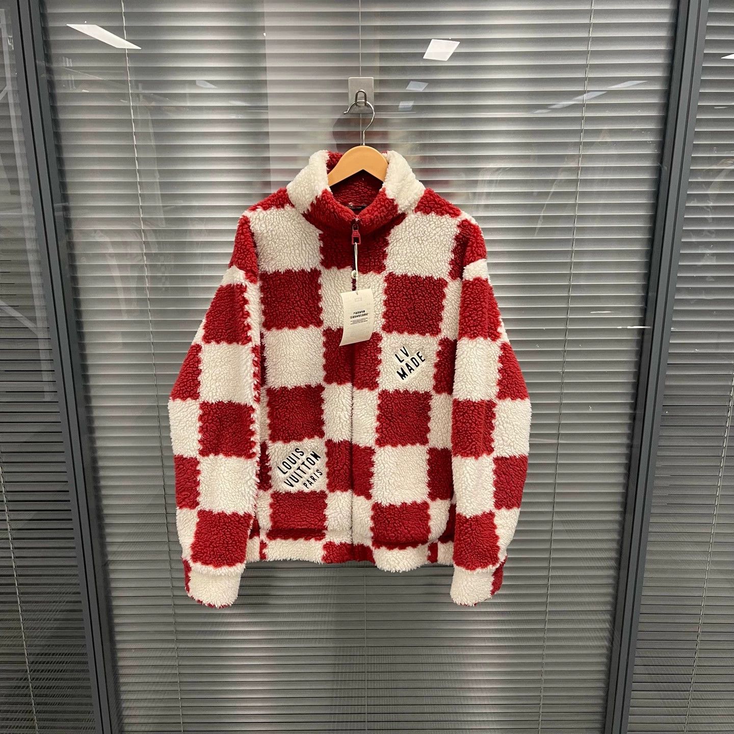Louis Vuitton LV #10742 Red Monogram Fleece Jacket XL 99 New Size US XL / EU 56 / 4 - 1 Thumbnail