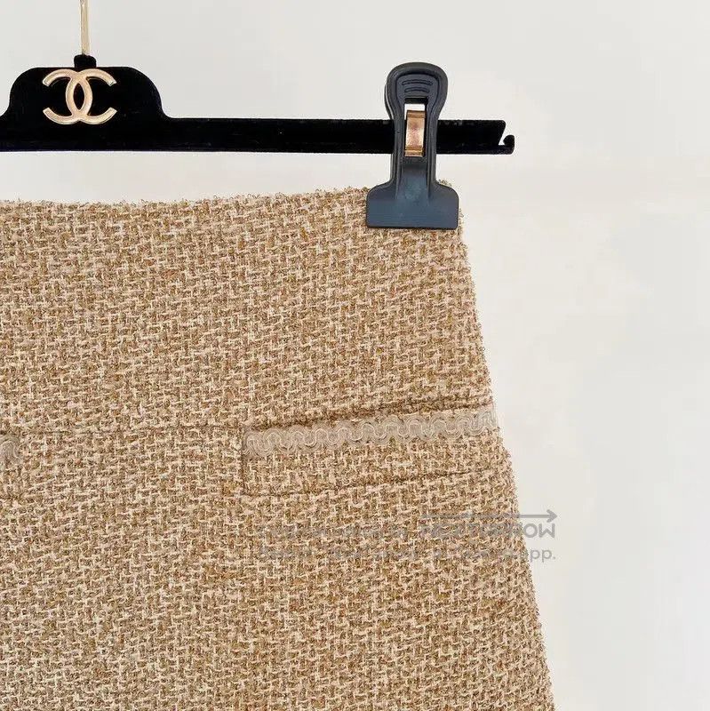 Chanel Chanel Gold Silk Short Skirt for Autumn . Size 23" - 3 Thumbnail