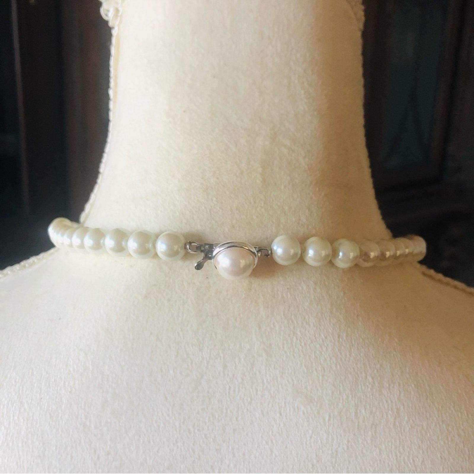 Vintage Vintage Carolee white pearlescent knotted pearl necklace Size ONE SIZE - 8 Thumbnail
