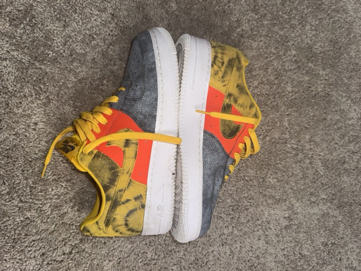 Nike Nike Air Force 1 Low Tie Dye Dark Sulphur Size US 10.5 / EU 43-44 - 2 Thumbnail