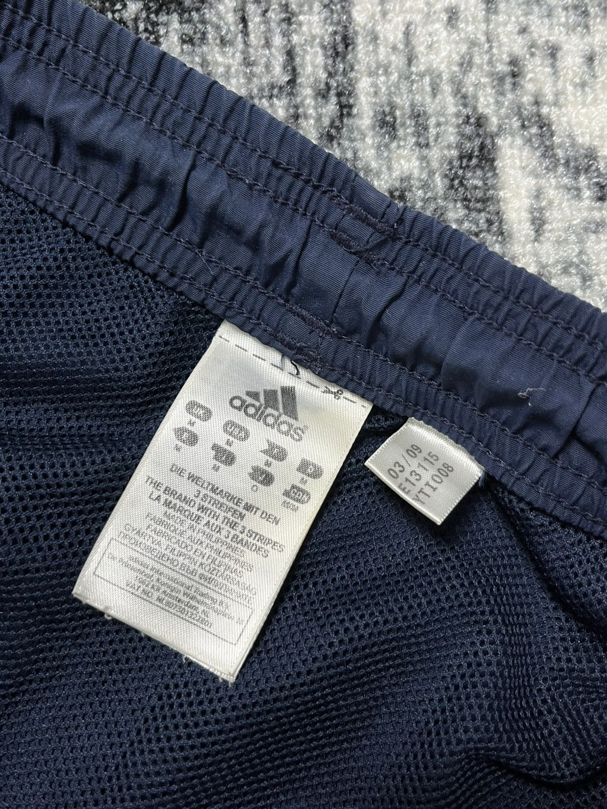 Adidas × Vintage Vintage Adidas Nylon Shorts Stripes Pocket Y2K STYLE 90s Size US 32 / EU 48 - 6 Thumbnail