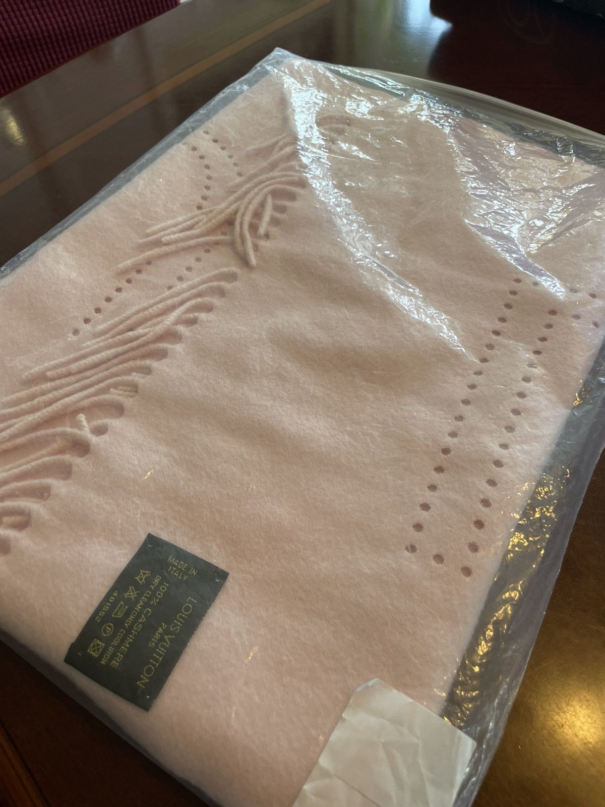 Louis Vuitton Louis Vuitton 100% Cashmere Scarf Size ONE SIZE - 5 Thumbnail