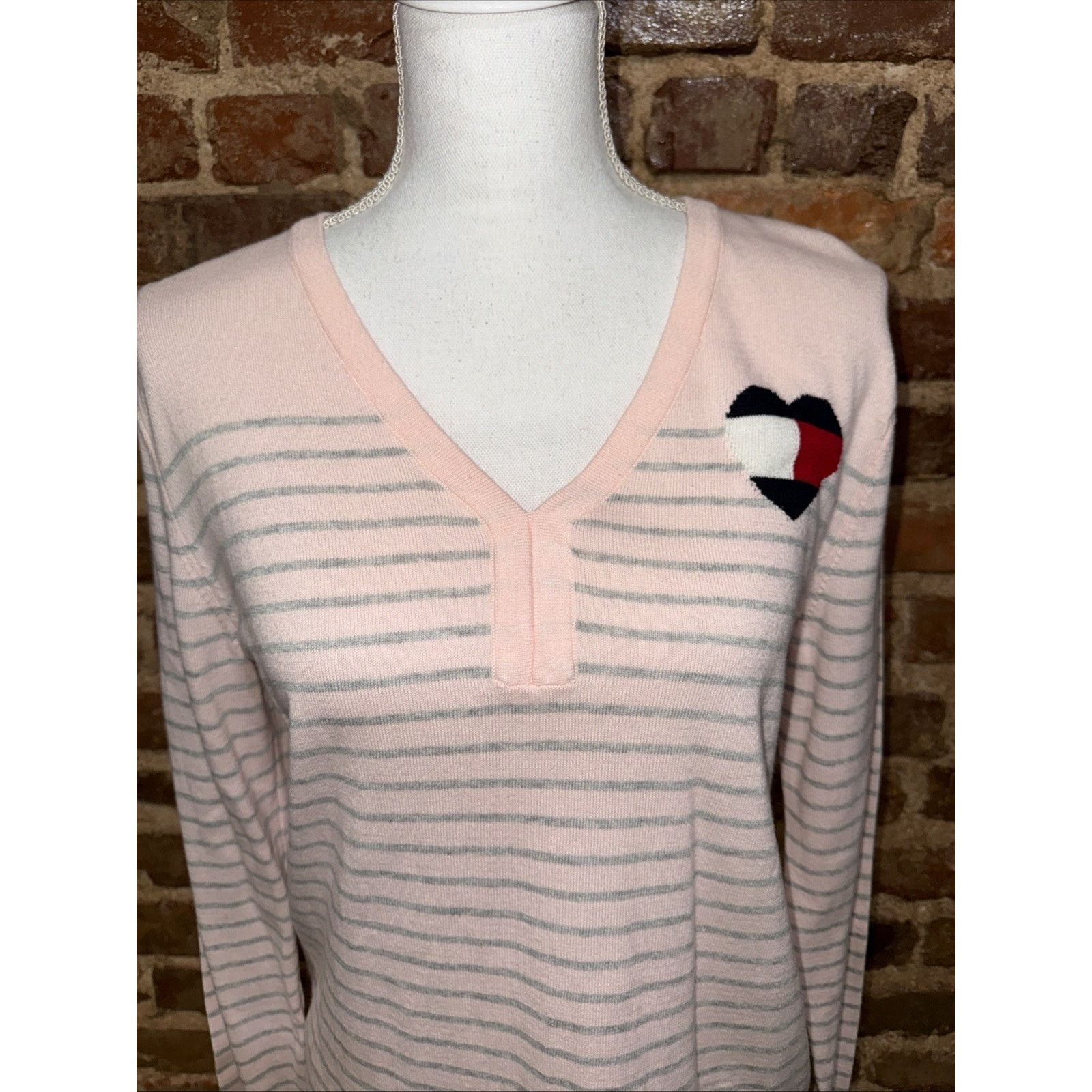 Tommy Hilfiger NWT Tommy Hilfiger Women’s Pullover Sweater Sz L Pink Heart Size L / US 10 / IT 46 - 3 Thumbnail