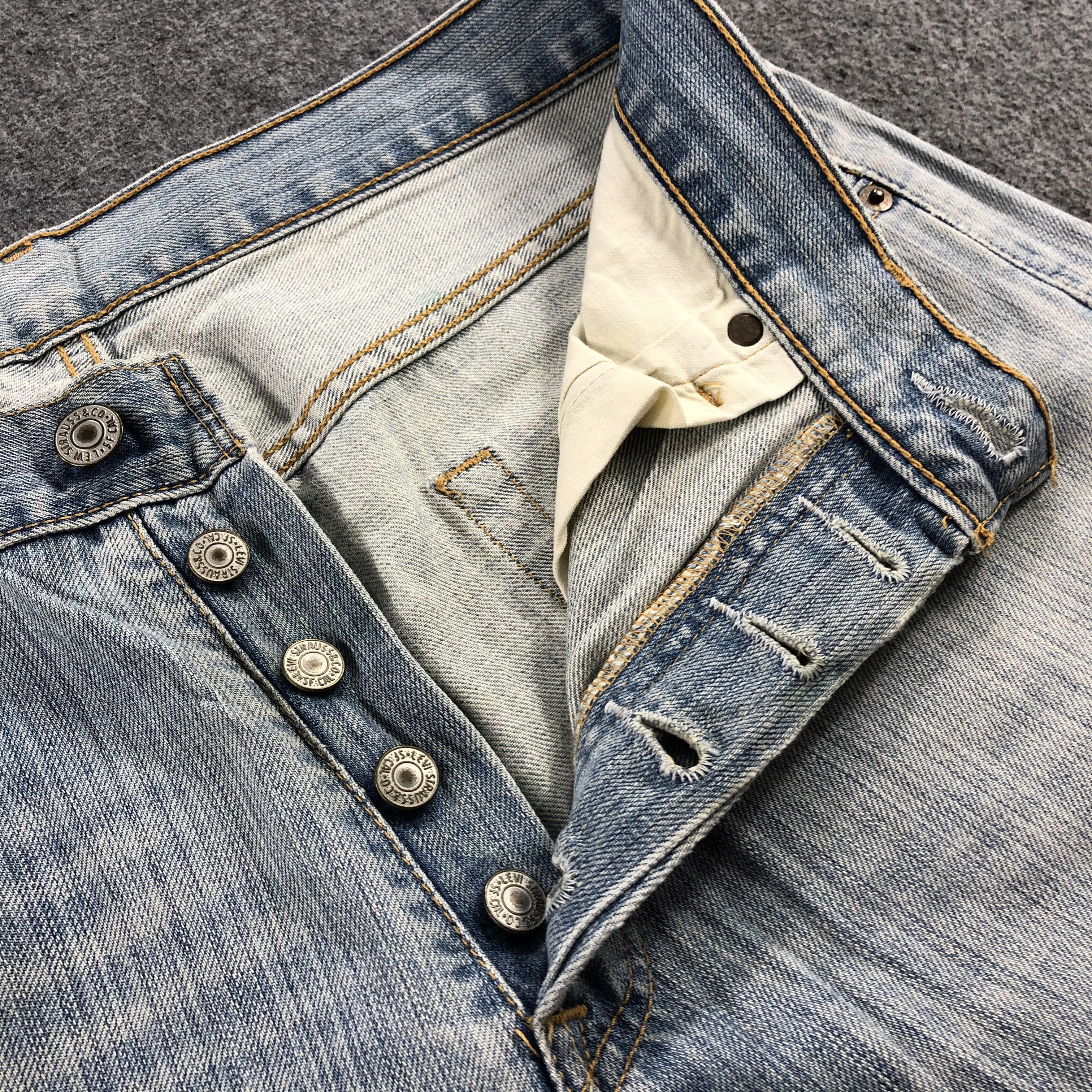 Levi's Vintage 90s Light Wash Levis 501 Jeans-J1908 Size US 31 - 11 Thumbnail
