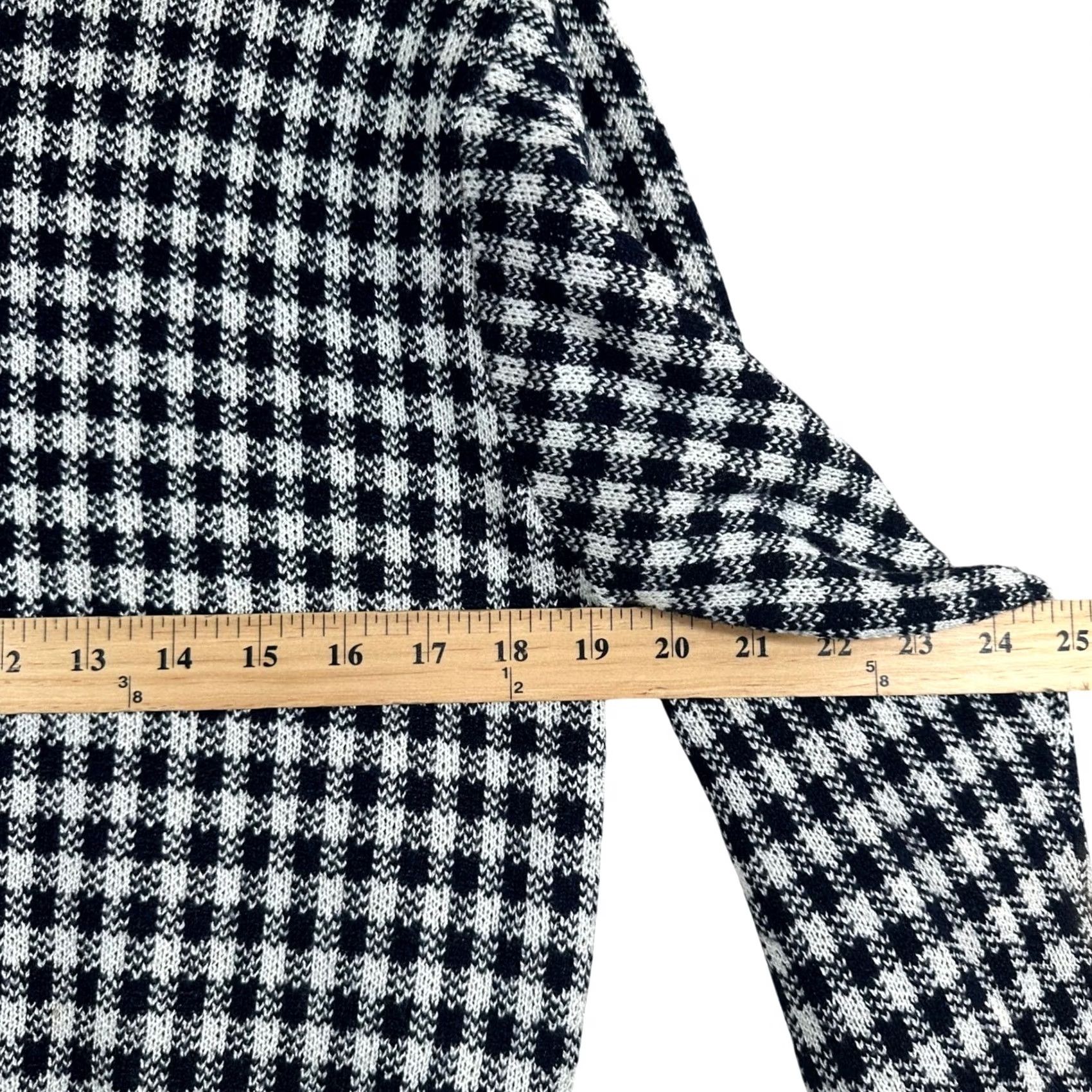 Vintage VINTAGE Alfred Dunner Navy White Houndstooth Cardigan Sweater Button Front Medium Womens Size M / US 6-8 / IT 42-44 - 5 Thumbnail