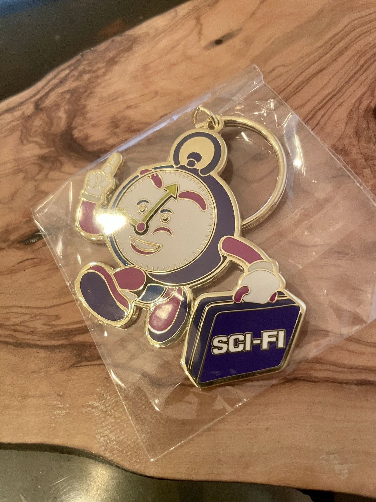 Sci-Fi Fantasy Sci-Fi Fantasy ‘Time Travel’ Clock-man Keychain in Gold Size ONE SIZE - 6 Thumbnail