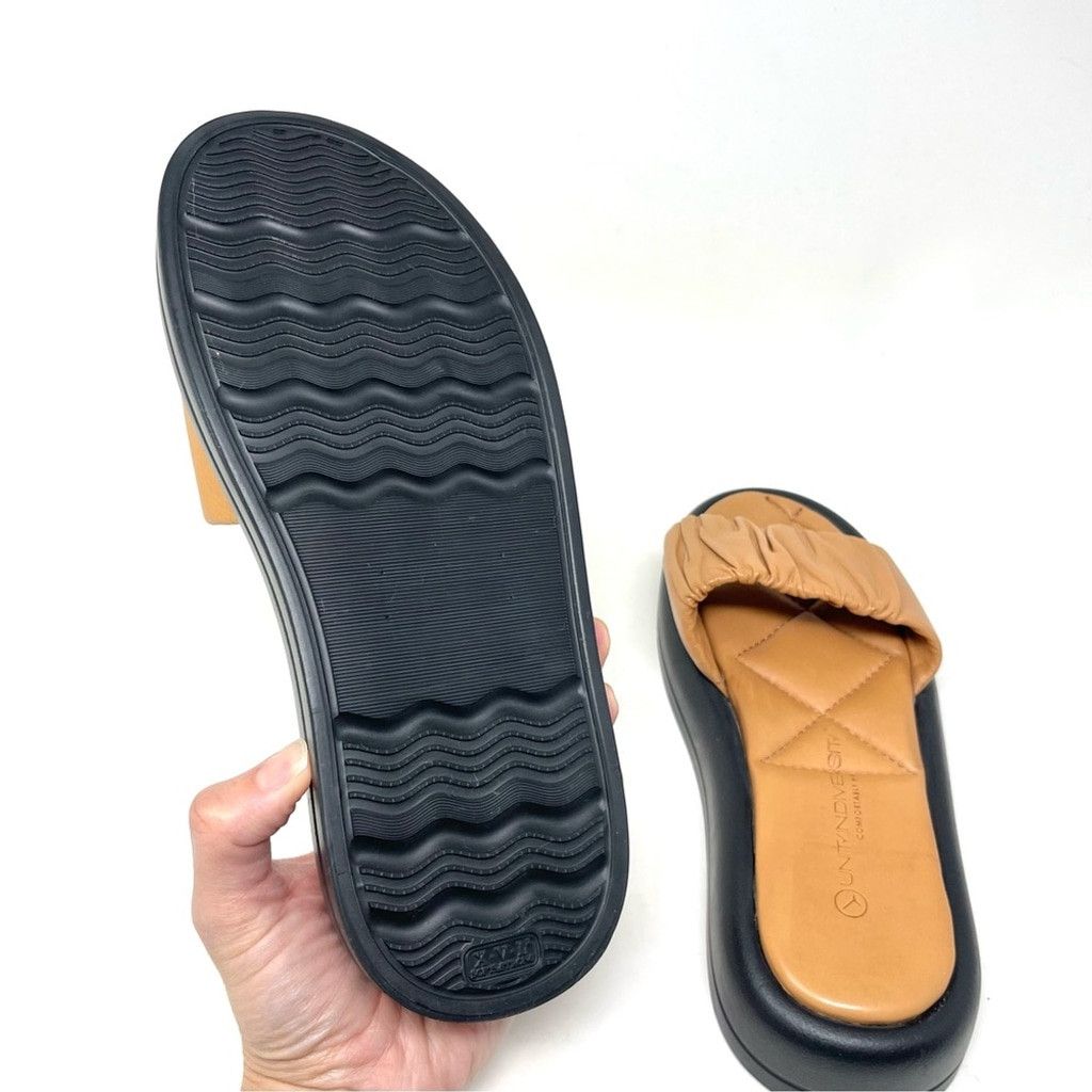 Other NEW Unity in Diversity Tan Scrunch Leather Slide Sandal US 7 Size US 7 / IT 37 - 7 Thumbnail