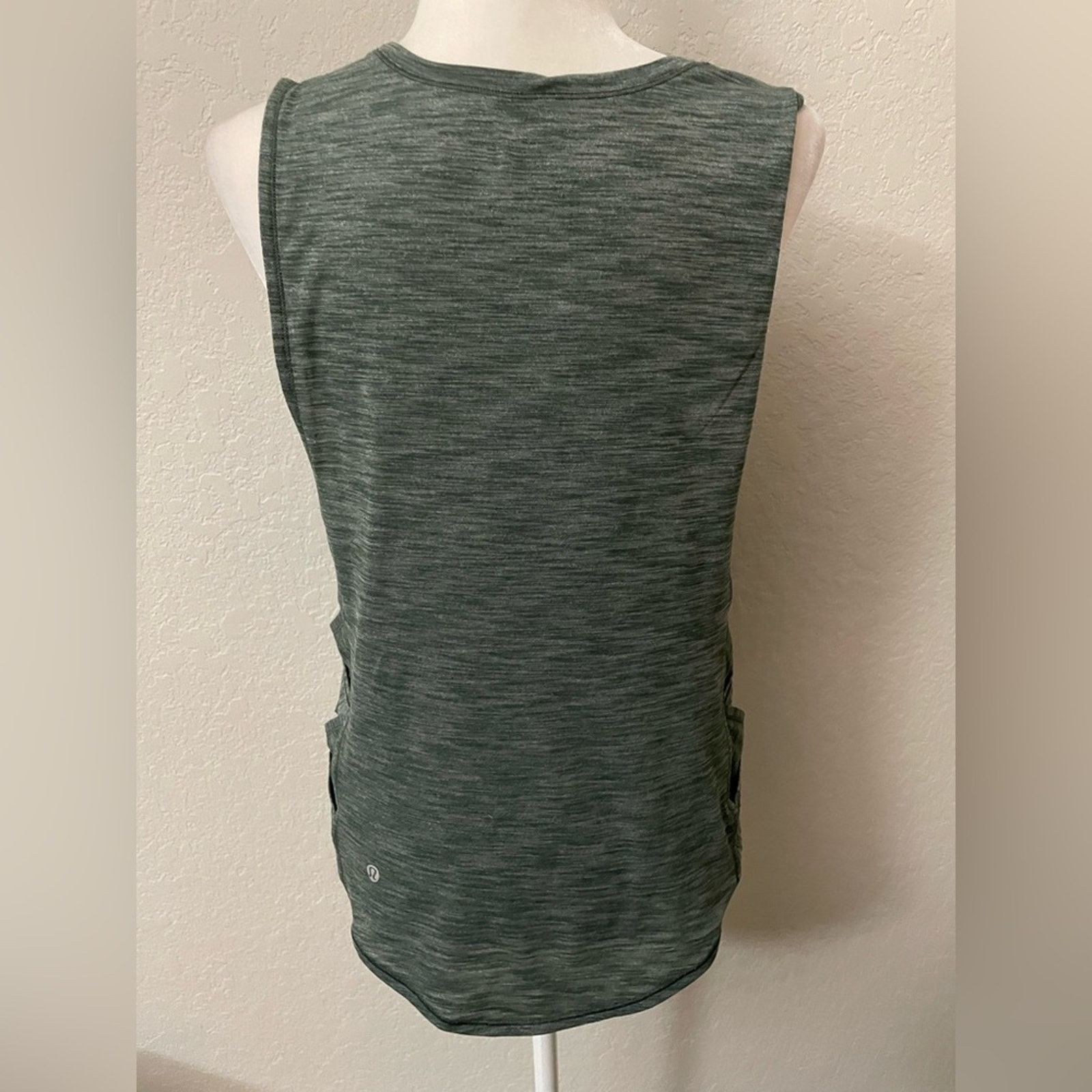 Lululemon Lululemon Var-City Muscle Tank in heathered green - size 6 Size M / US 6-8 / IT 42-44 - 2 Thumbnail