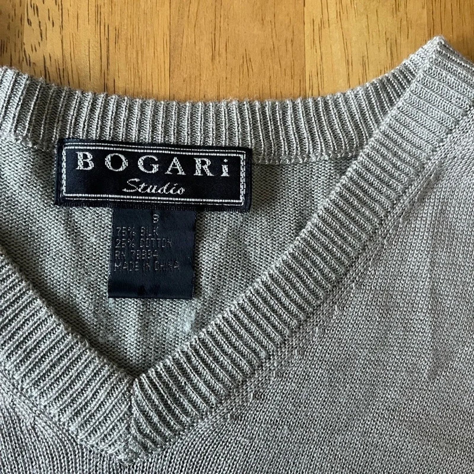 The Unbranded Brand Bogari short sleeve silk blend V-neck sweater, size Small Size US S / EU 44-46 / 1 - 2 Thumbnail