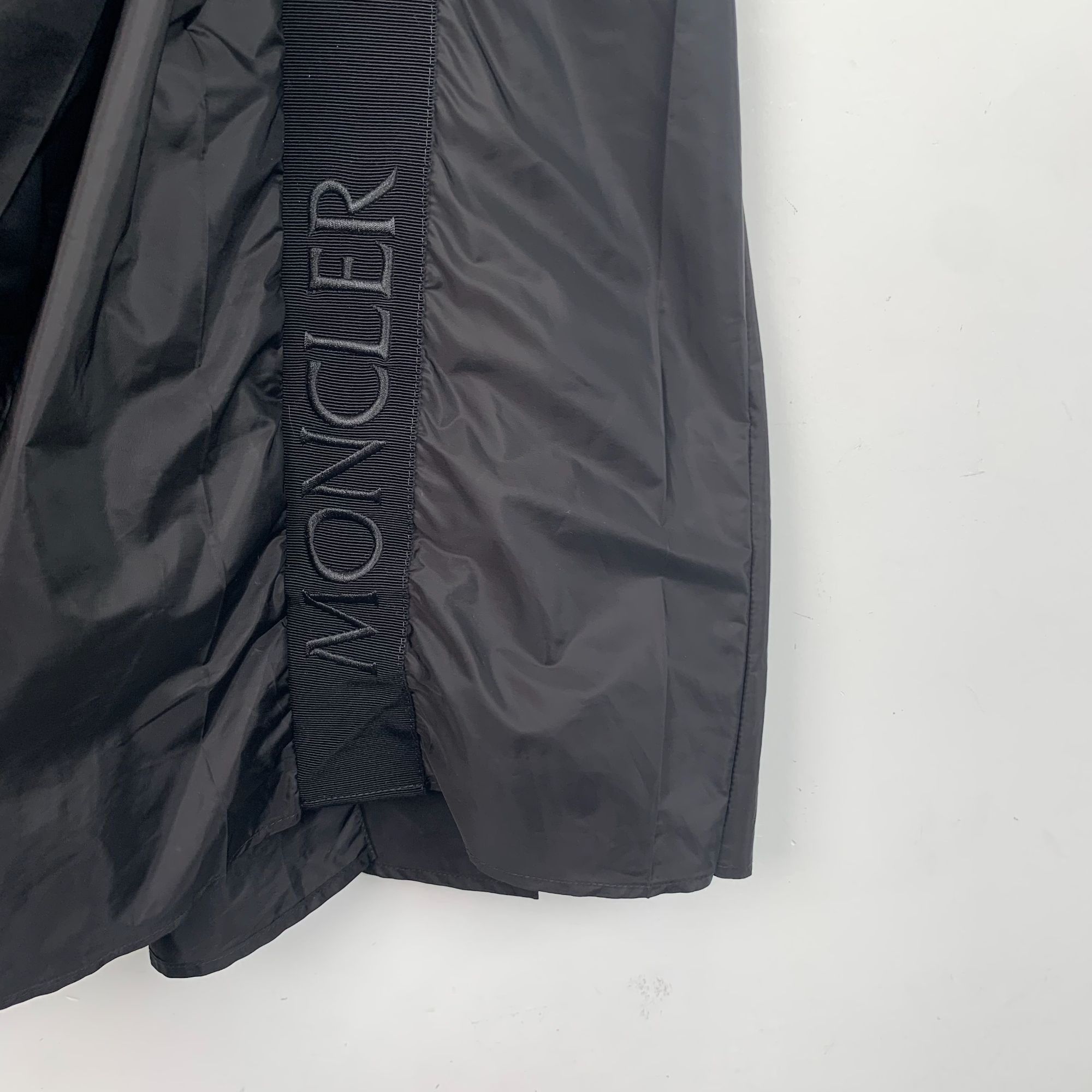 Moncler Moncler Black Logo Embroidered Pleated Skirt (Size 40) Size 40" / US 18 - 6 Thumbnail