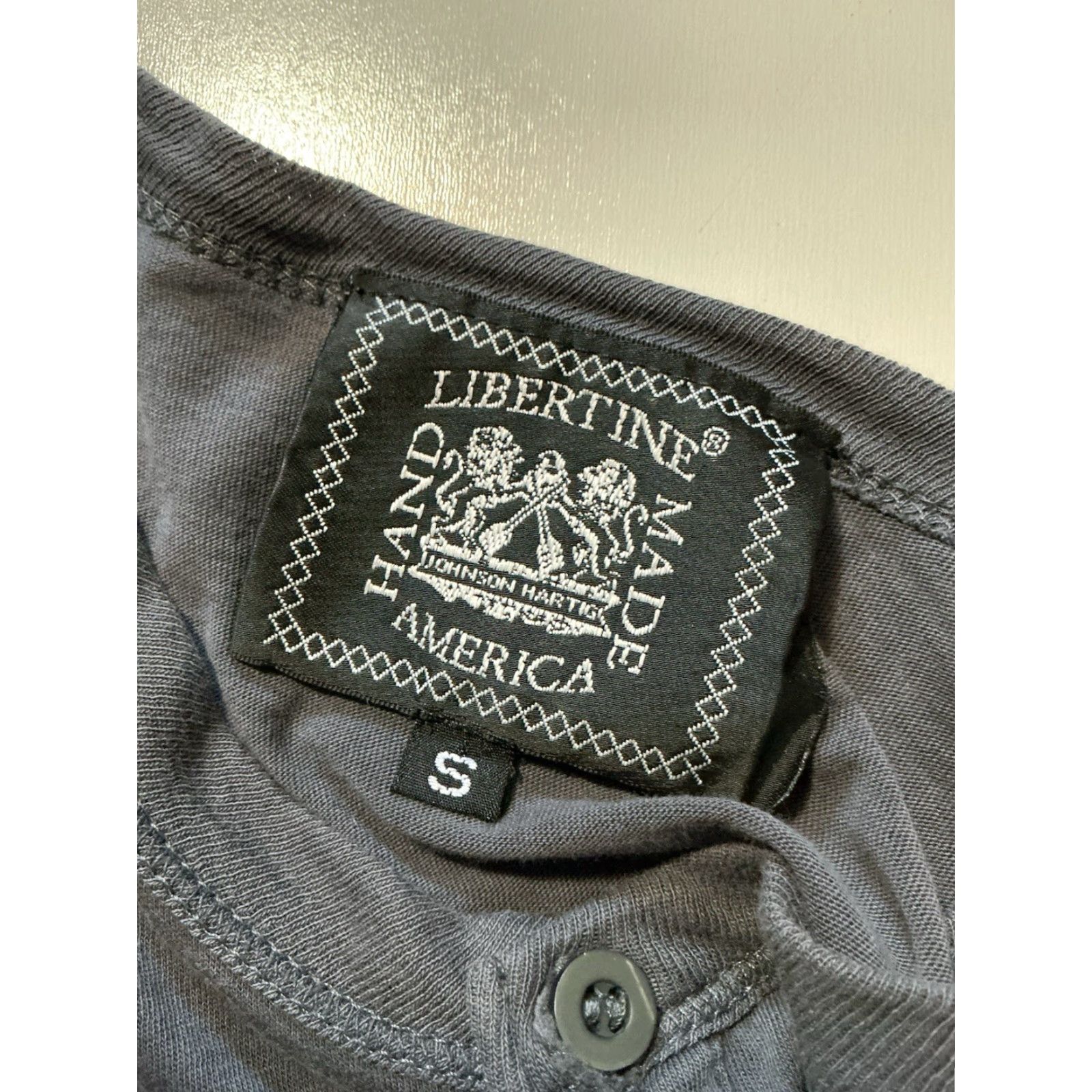 Vintage VINTAGE Libertine T-Shirt Henley Descartes Johnson Hartig Y2K Gray S Mens Shirt Size US S / EU 44-46 / 1 - 5 Thumbnail