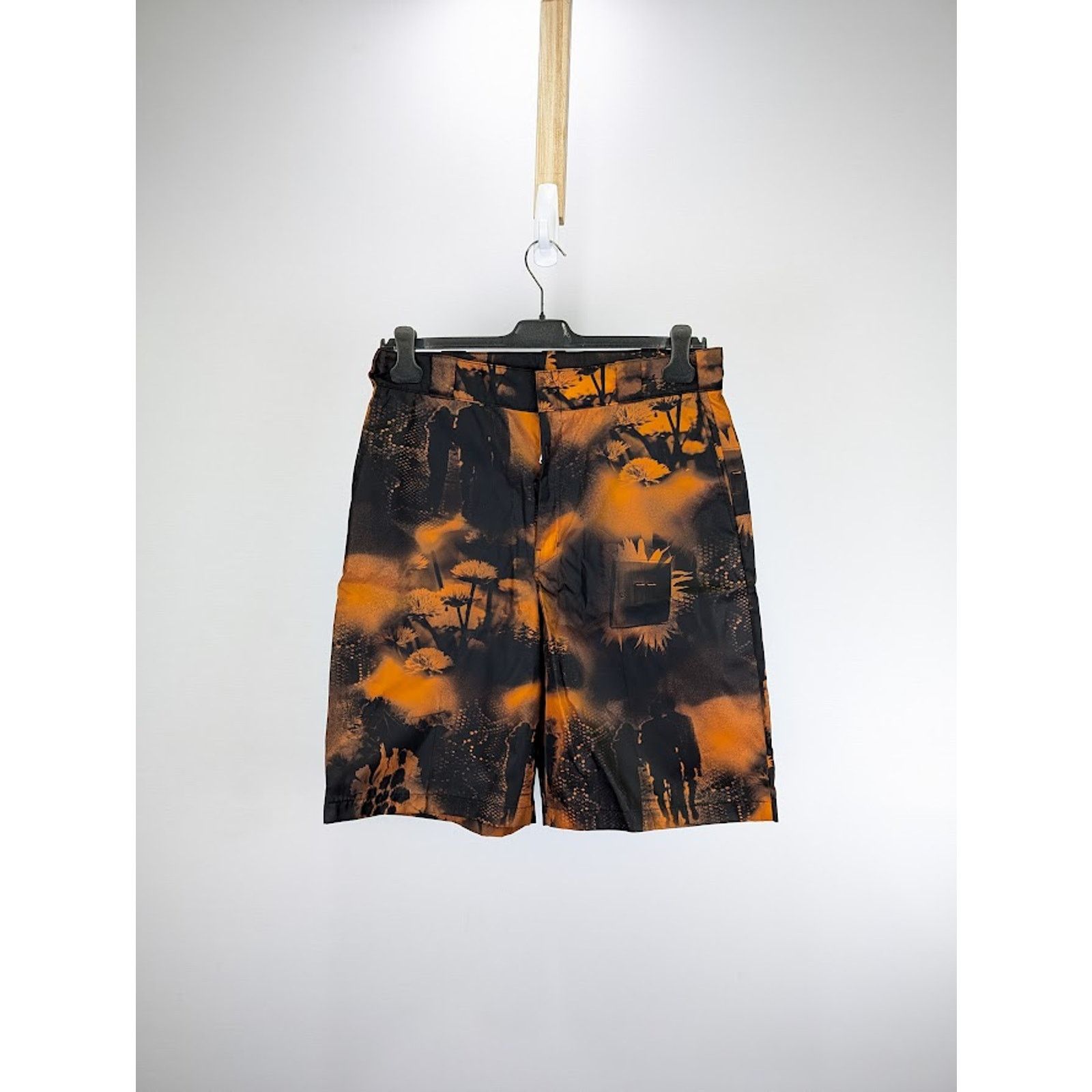 Prada o1rshd1 Re-Nylon Human Pantalone Shorts in Arancio Size US 34 / EU 50 - 2 Thumbnail