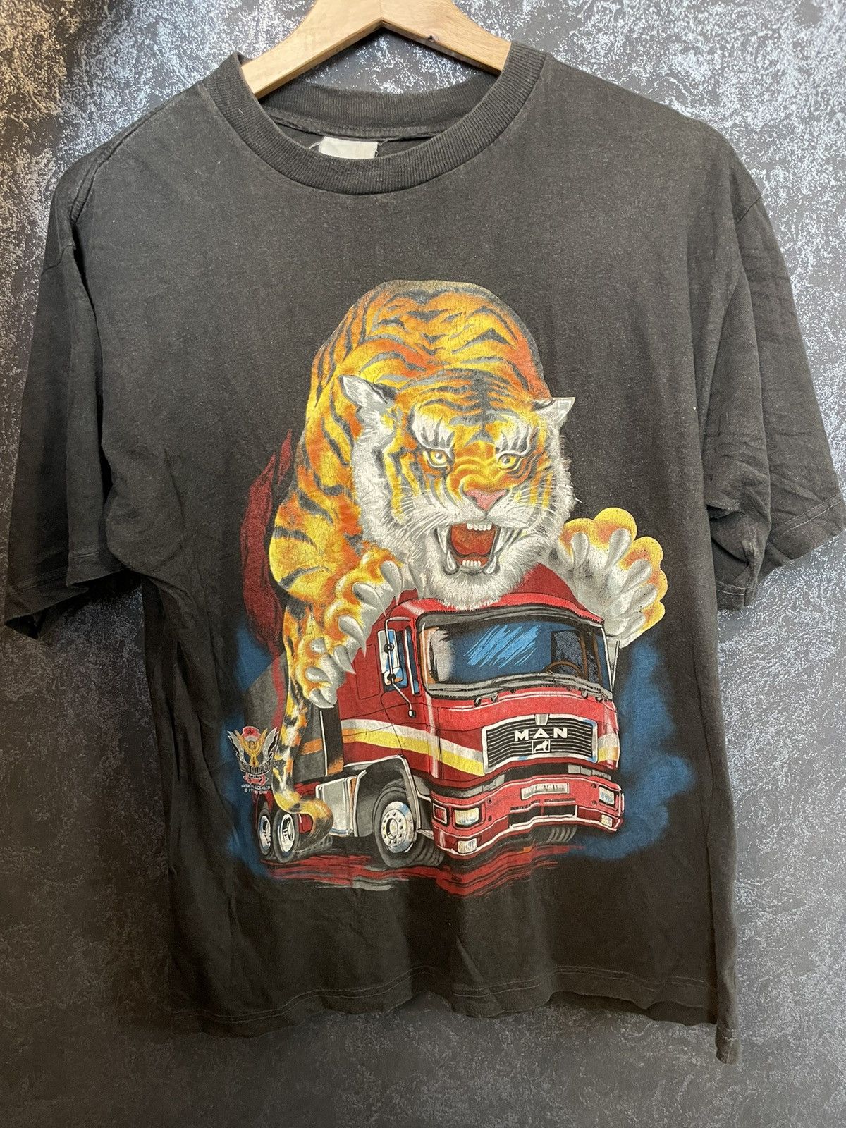 Vintage Truckers vintage 1993 tshirt Man tiger road Size US M / EU 48-50 / 2 - 1 Thumbnail