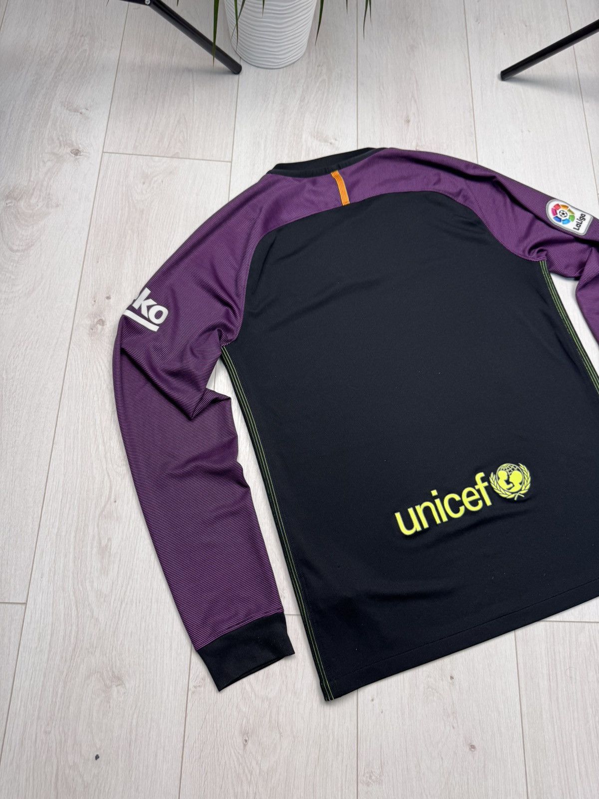 Other FC BARCELONA 2016-17 GOALKEEPER NIKE FOOTBALL SOCCER JERSEY Size US M / EU 48-50 / 2 - 15 Thumbnail