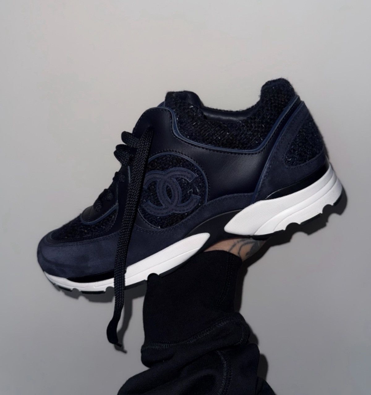 Chanel Chanel suede cc sneakers Size US 8 / EU 41 - 2 Thumbnail