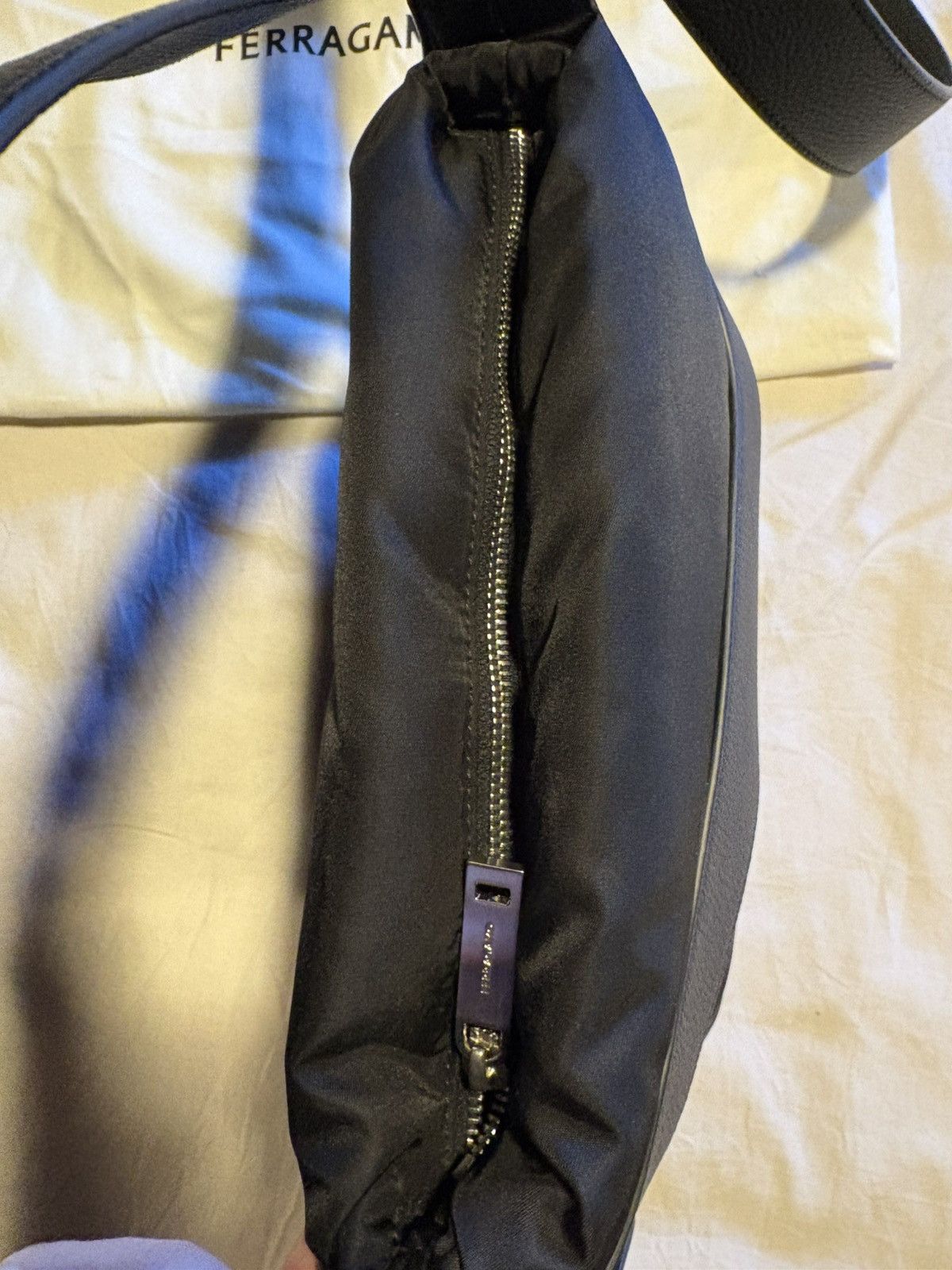 Salvatore Ferragamo Ferragamo cut-out leather/nylon crossbody bag. Size ONE SIZE - 6 Thumbnail