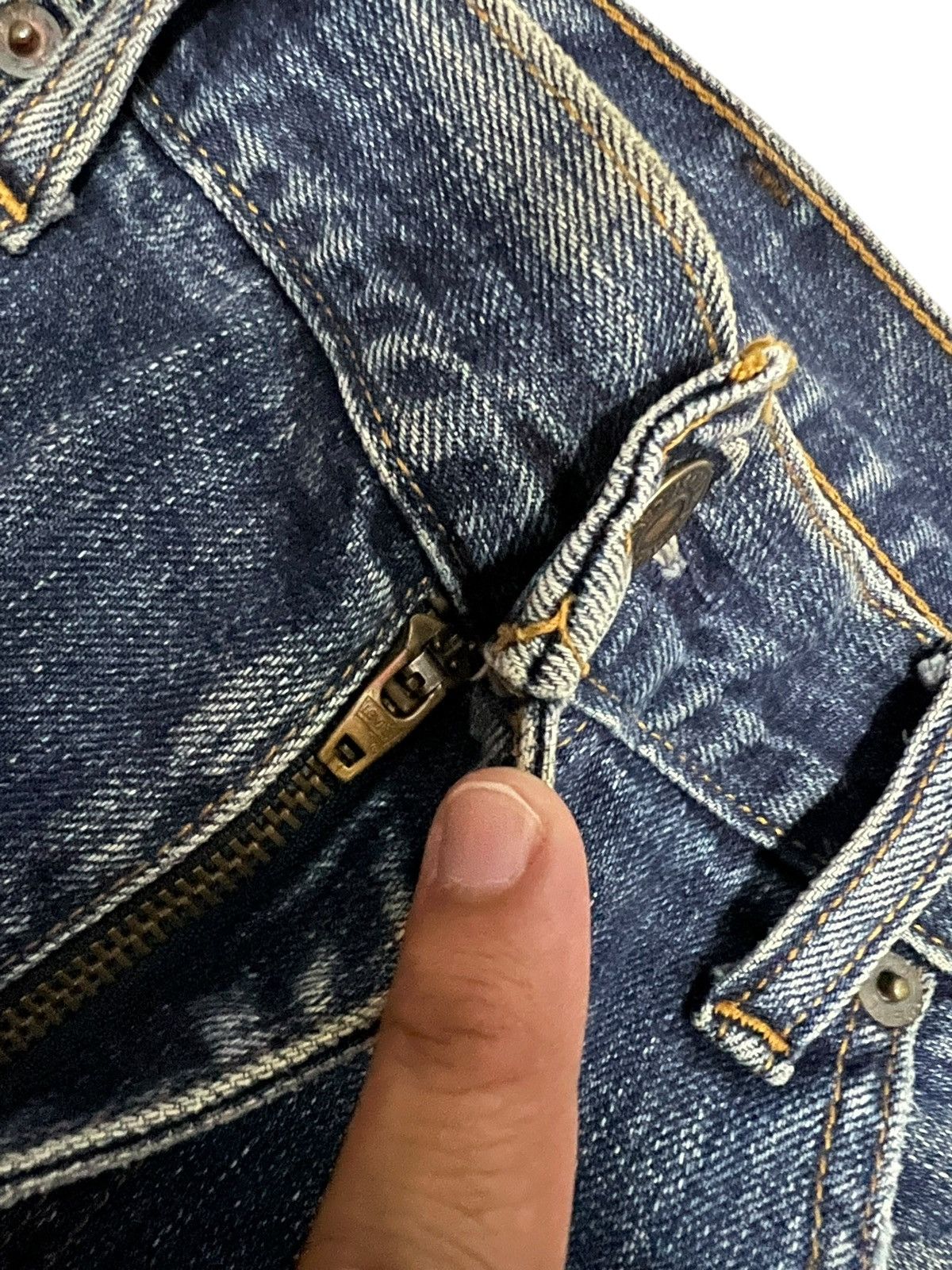 Levi's Vintage Levi’s 505-03 Faded Distress Jean Size US 34 / EU 50 - 13 Thumbnail