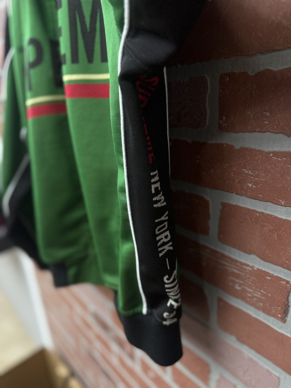 Supreme Supreme World Famous Jacquard Green Jacket Size M Size US M / EU 48-50 / 2 - 8 Thumbnail