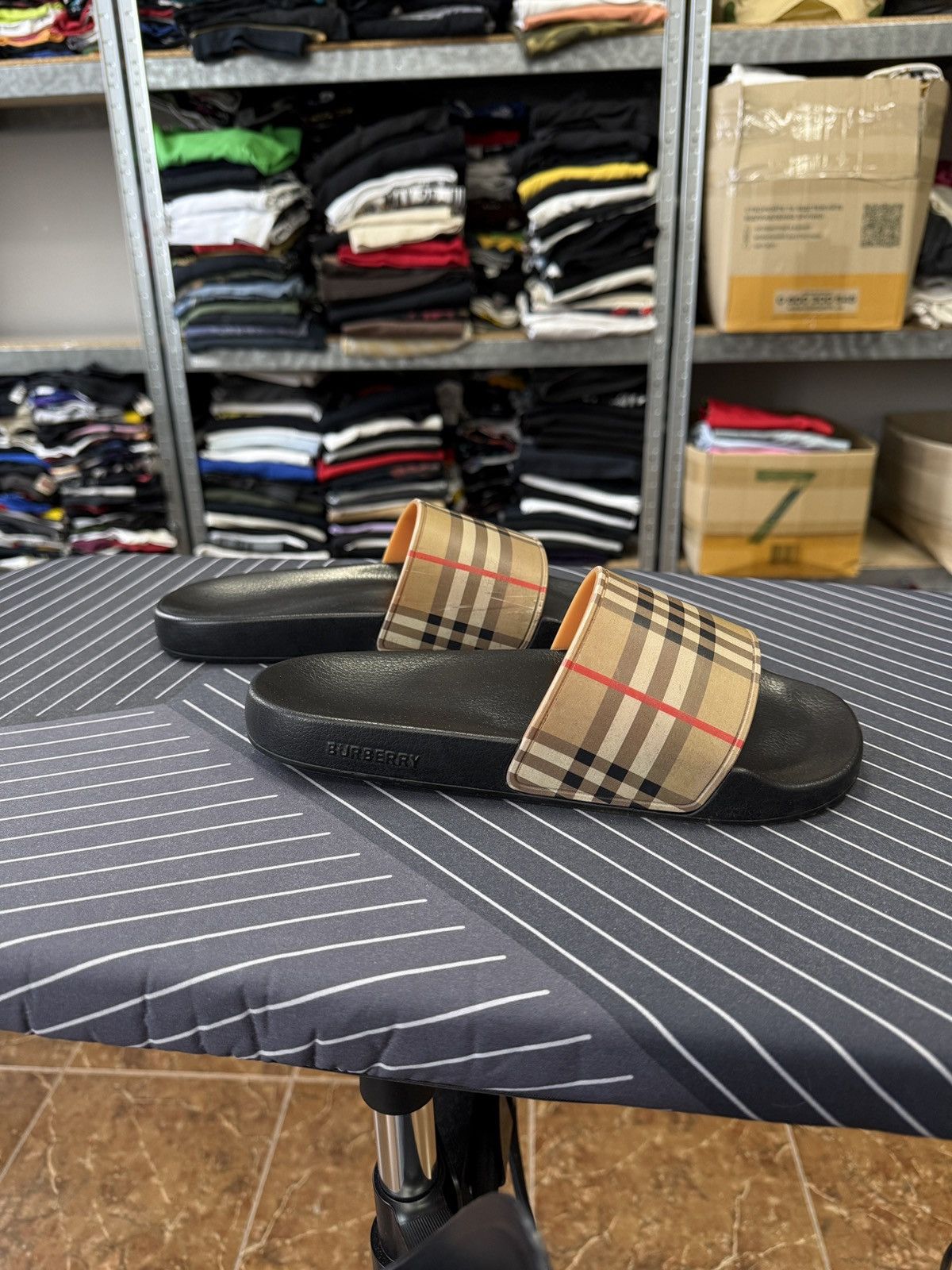 Burberry 🇬🇧 Burberry Nova Check Slides Pool Sandals Made in Italy Size US 6.5 / EU 39-40 - 2 Thumbnail