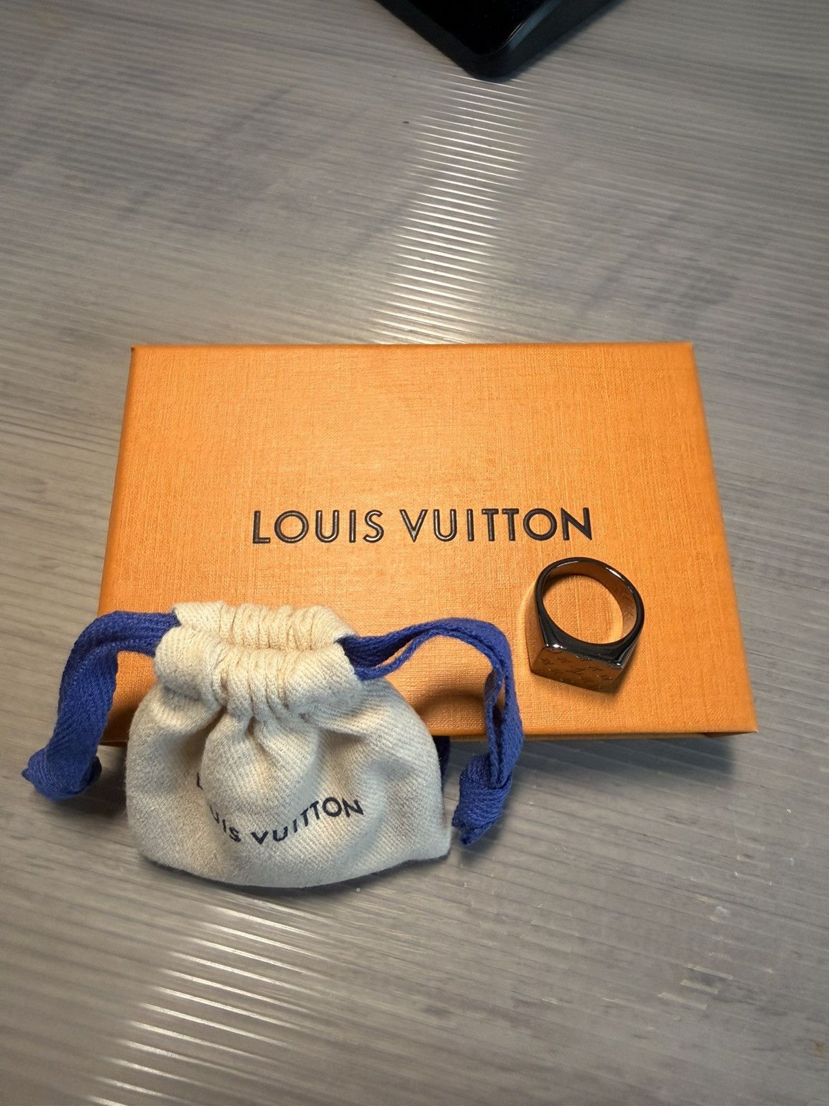 Louis Vuitton Louis Vuitton Monogram Signet Ring Size ONE SIZE - 7 Thumbnail