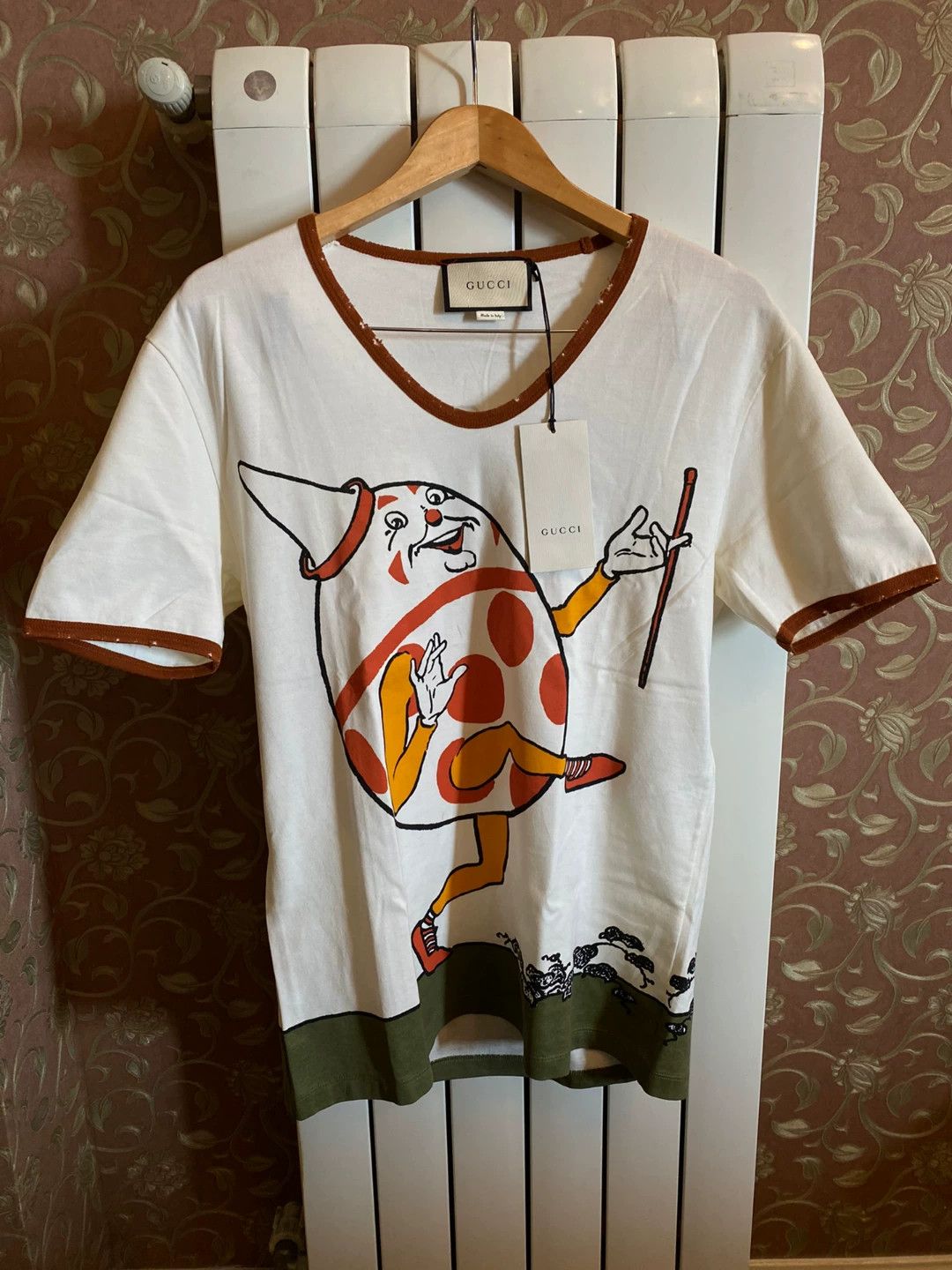Gucci Gucci Distressed Slim Short Sleeve T-Shirt (L, Authentic) Size L / US 10 / IT 46 - 1 Thumbnail