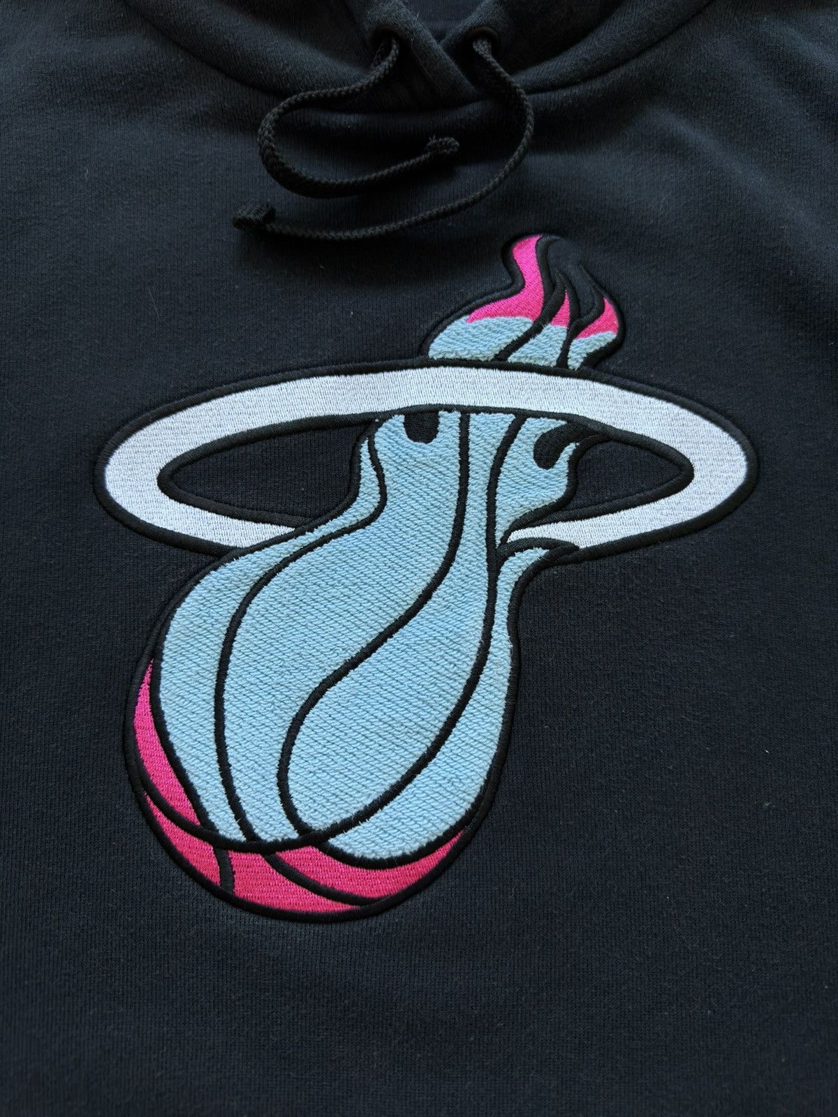 NBA × Nike × Vintage Vintage Nike NBA Miami Heat Vice City Basketball Hoodie Size US M / EU 48-50 / 2 - 5 Thumbnail