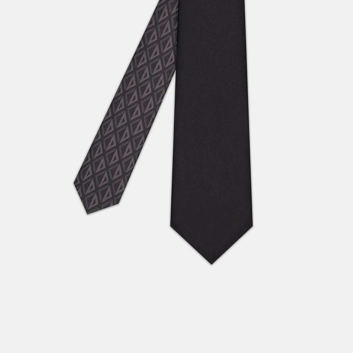 Dior o1bcso1str1224 Size: OS/ CD Diamond Reversible Tie in Black Size ONE SIZE - 3 Thumbnail