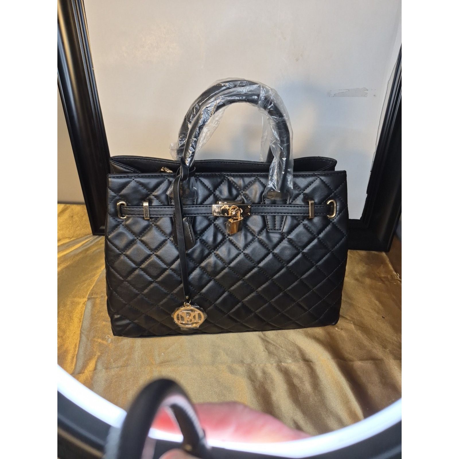 Badgley Mischka Badgley Mischka Studio Black Quilted Vegan Leather Handbag Size ONE SIZE - 9 Thumbnail