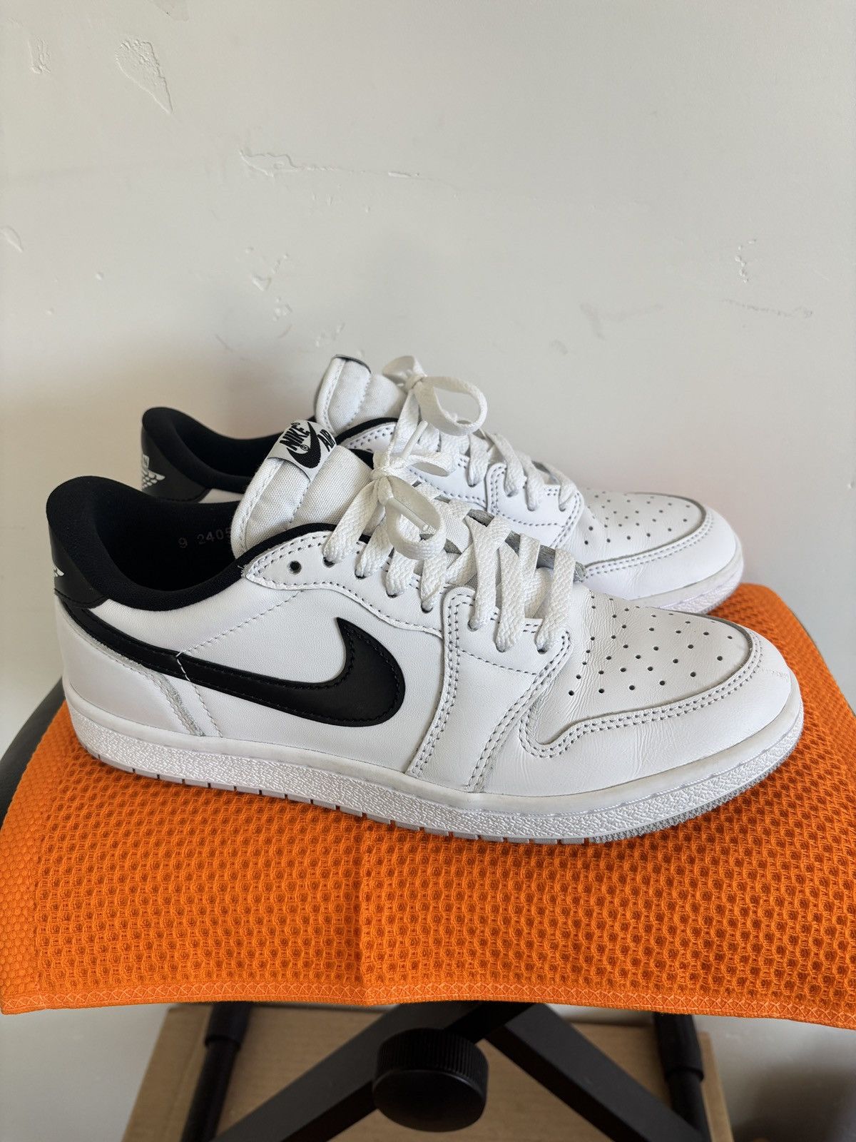 Jordan Brand Jordan 1 Low 85 White Metallic Black Size US 9 / EU 42 - 1 Thumbnail