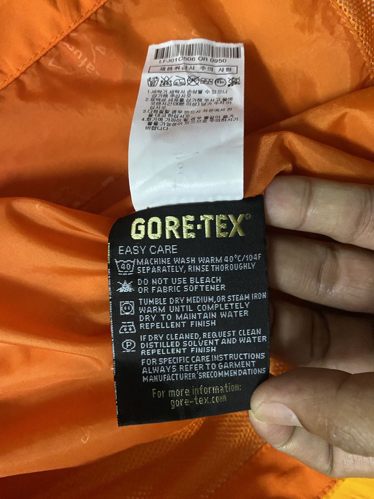 Other Lafuma Gore-Tex Women Hiking Jacket (size 95) Size S / US 4 / IT 40 - 3 Thumbnail