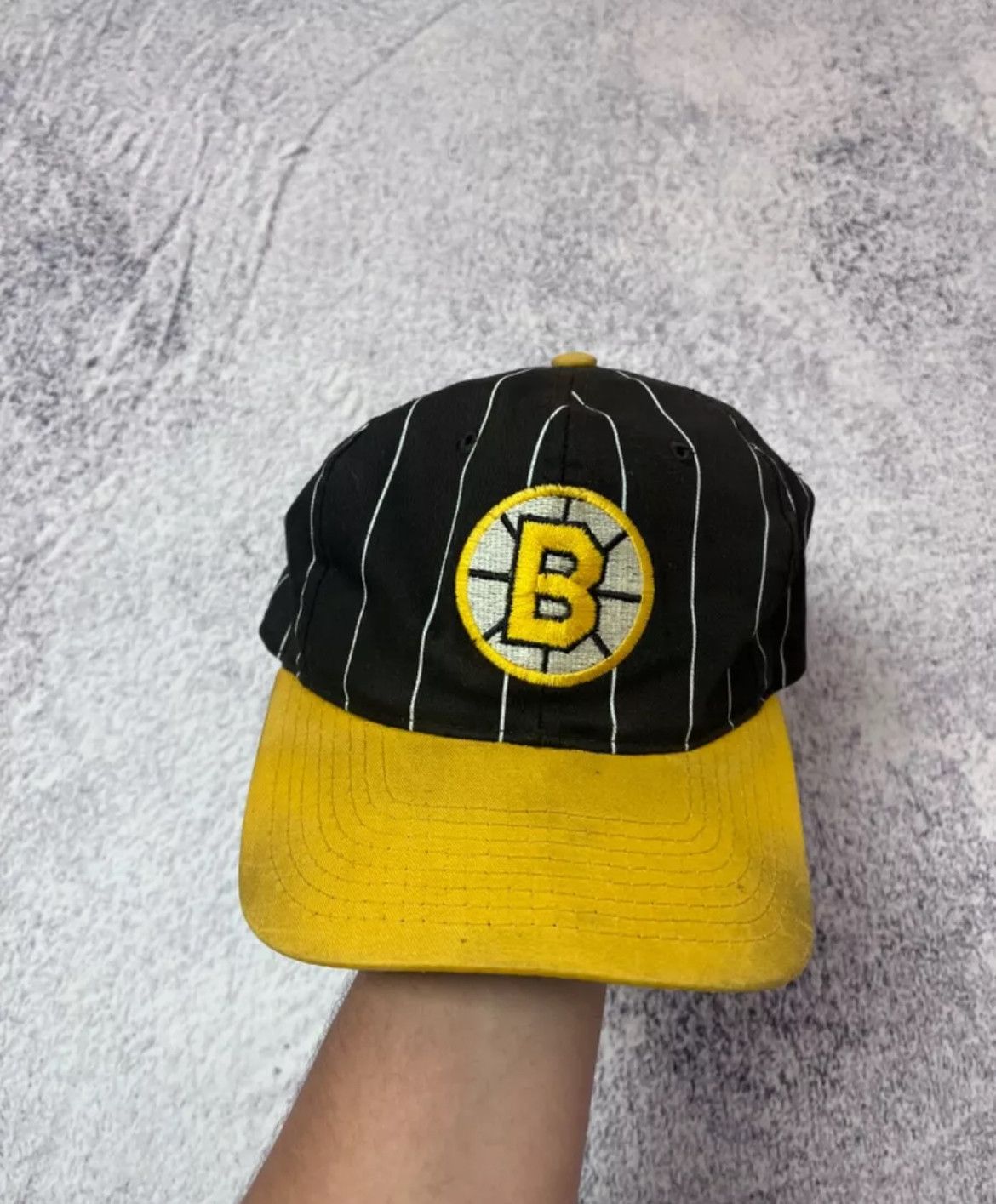 NFL × Vintage VTG NHL BOSTON BRUINS STARTER SNAPBACK HAT 90s TEEN JAPAN Size ONE SIZE - 1 Thumbnail
