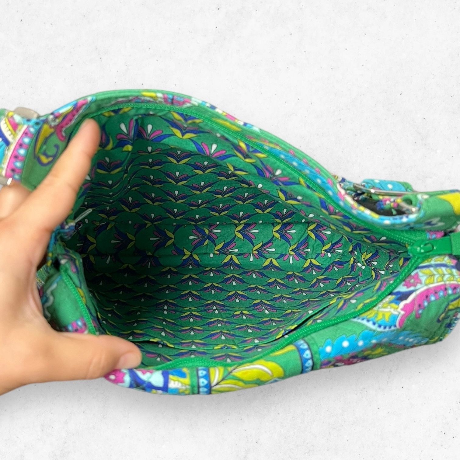 Vera Bradley Vera Bradley Emerald Paisley Mailbag Crossbody Shoulder Bag Size ONE SIZE - 10 Thumbnail