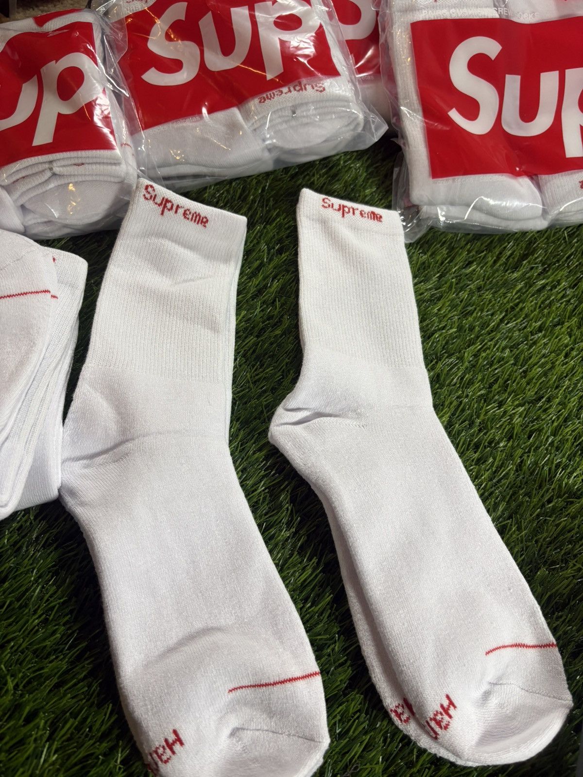 Supreme Supreme x Hanes Crew Socks Size ONE SIZE - 2 Thumbnail
