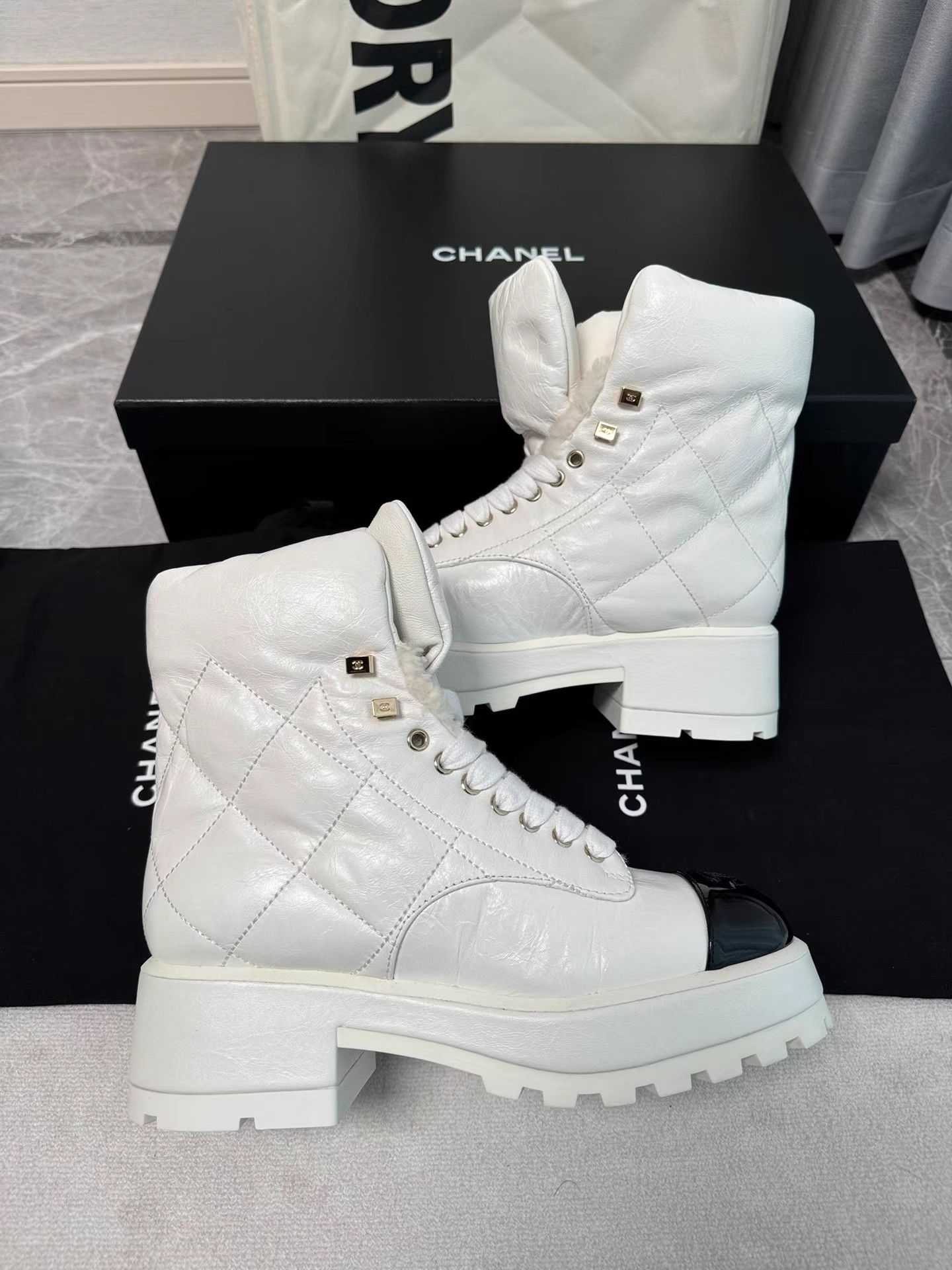 Chanel Chanel Black & White Platform Ankle Boots K6 Size US 7.5 / IT 37.5 - 7 Thumbnail