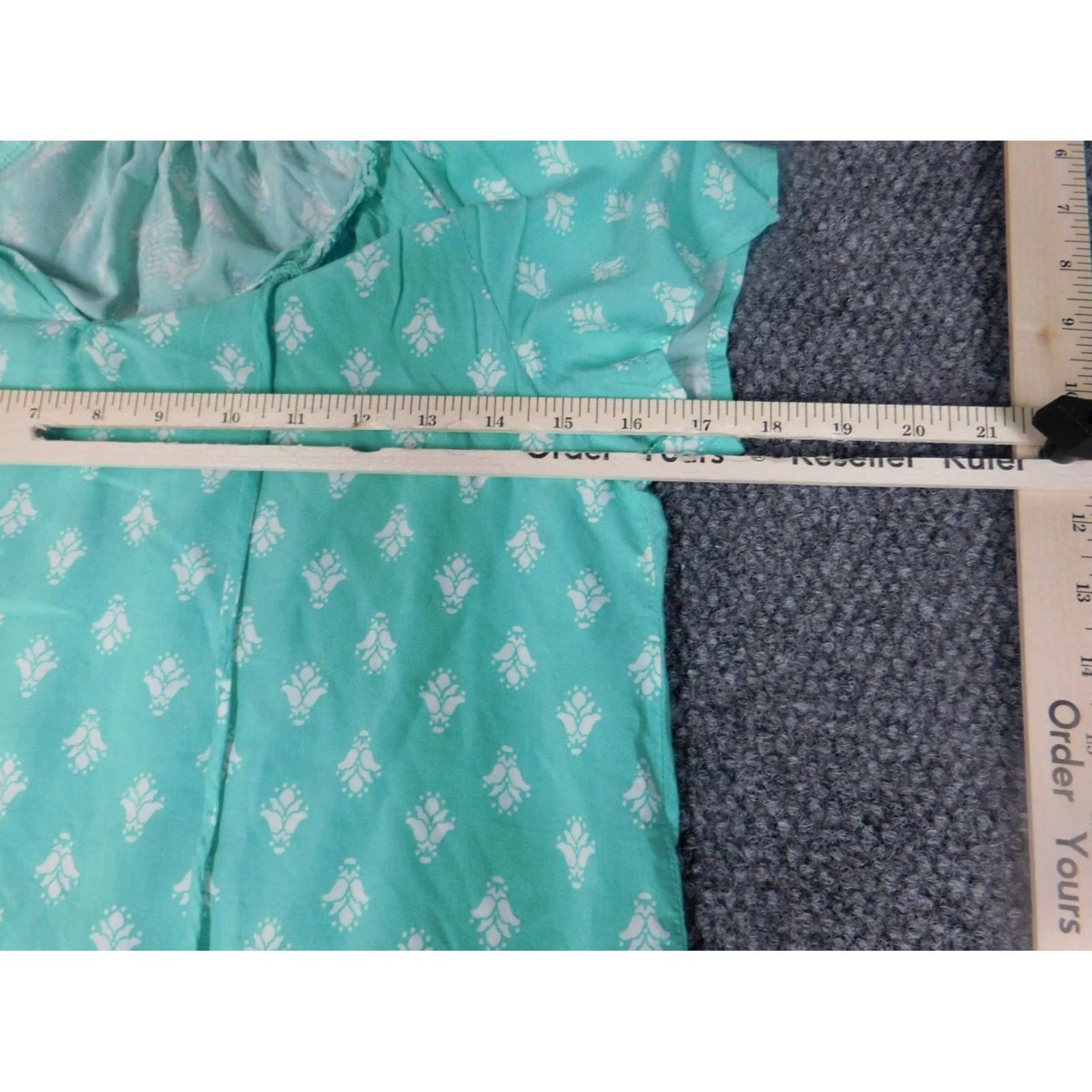 Vintage VINTAGE? No. St. John's Bay Womens Blouse XS Green Floral Crew Neck Pullover Short Sleeve Button Rayon Casual Regular Blouse Womens Girls? Size XS / US 0-2 / IT 36-38 - 4 Thumbnail